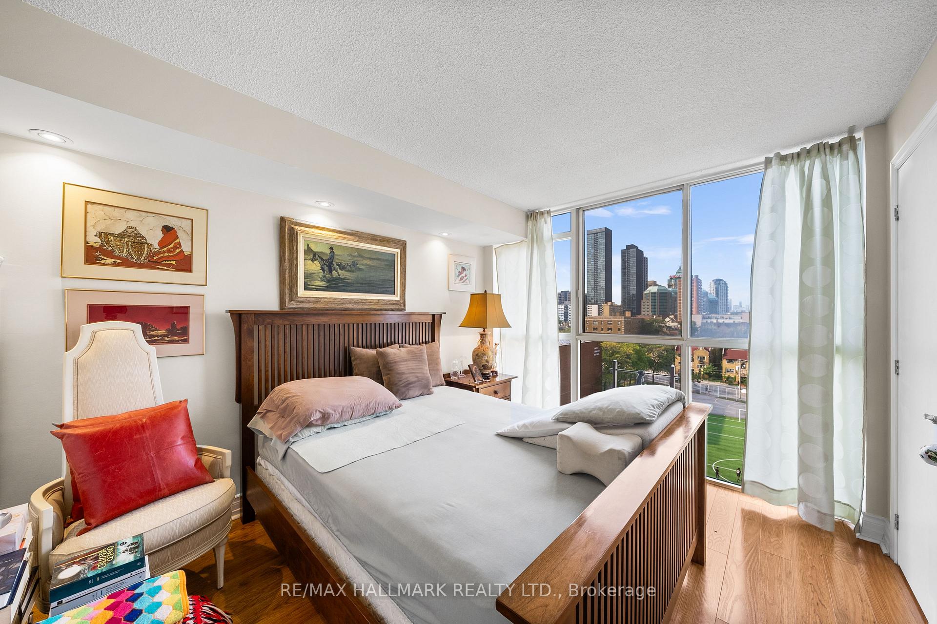 15 Maitland Place 906