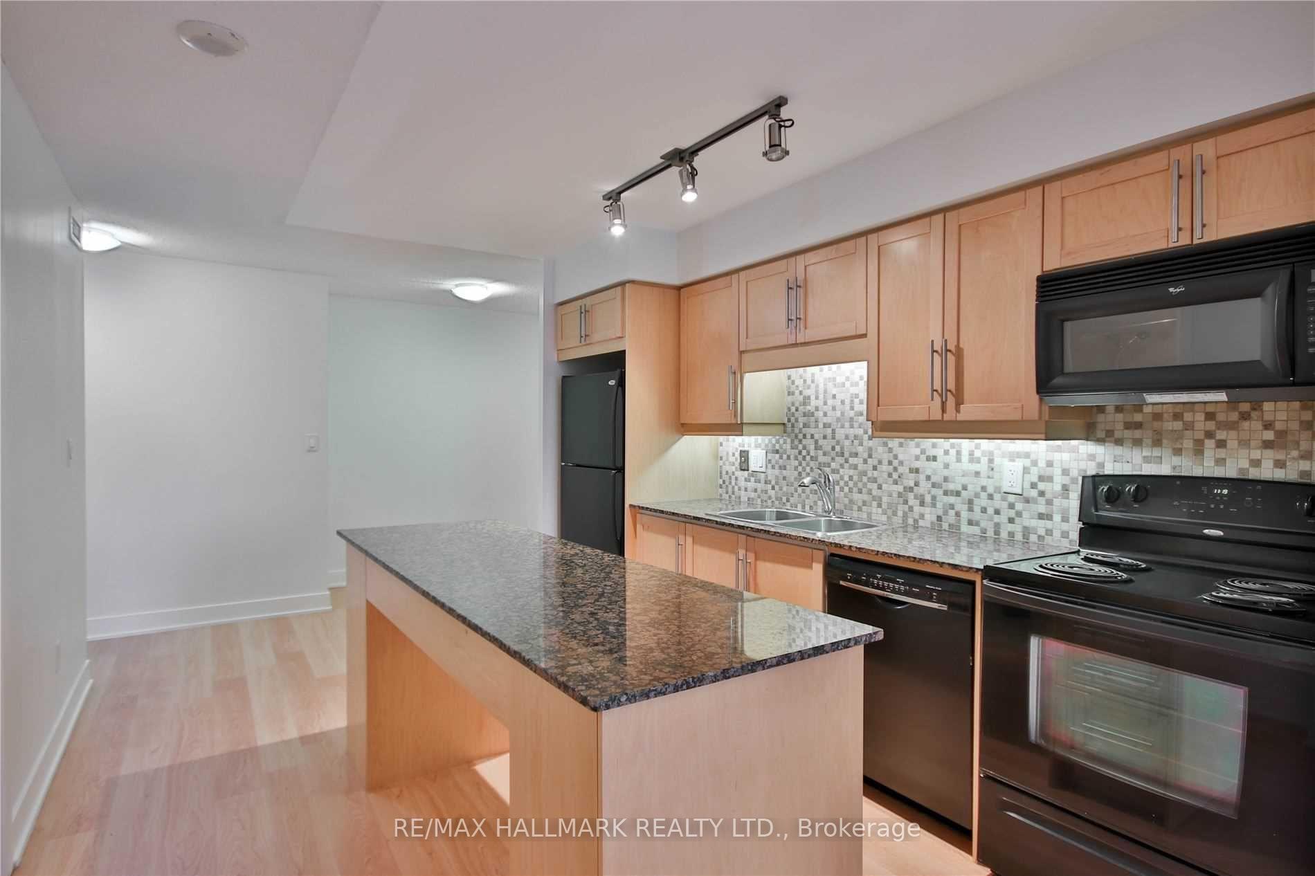 20 Blue Jays Way 1020