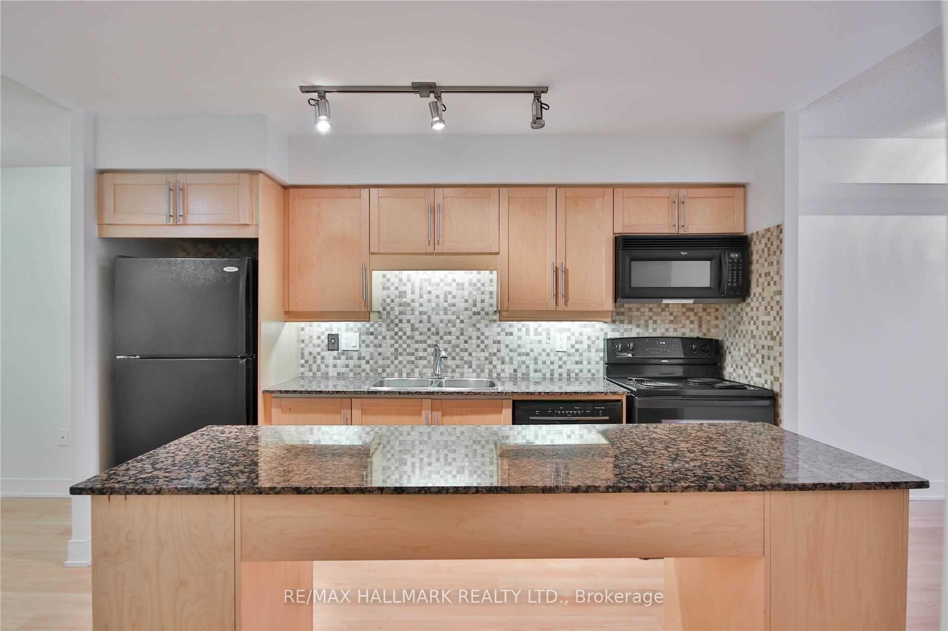 20 Blue Jays Way 1020