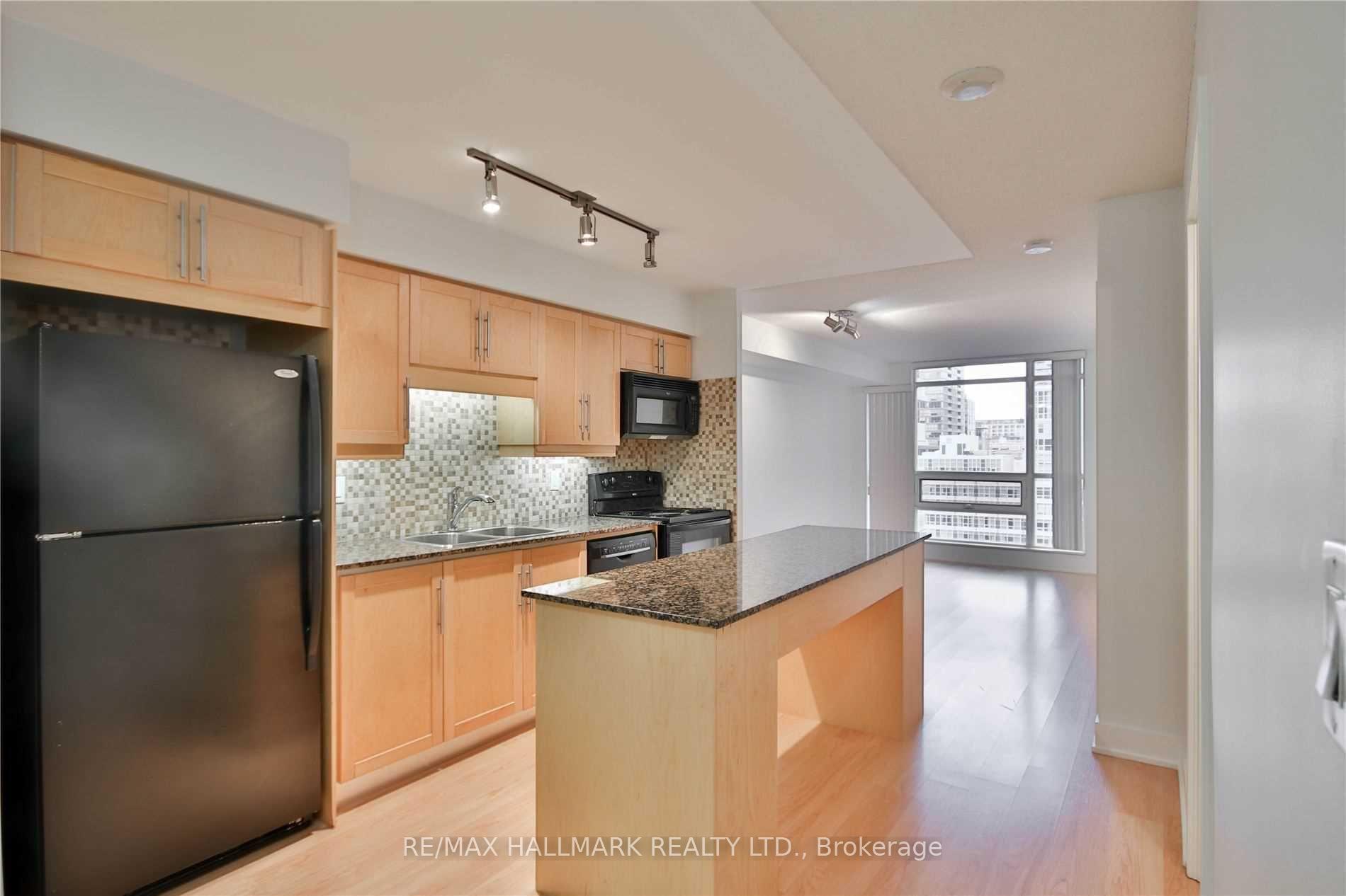 20 Blue Jays Way 1020