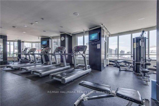 20 Blue Jays Way 1020