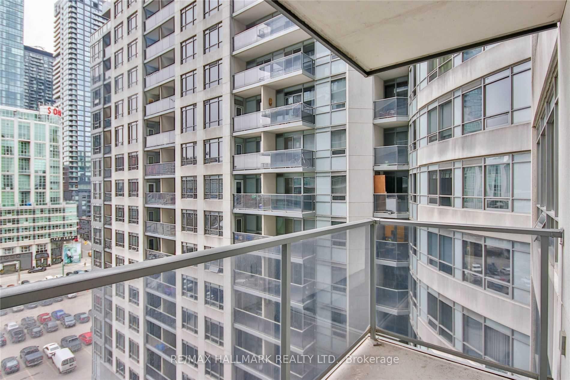 20 Blue Jays Way 1020