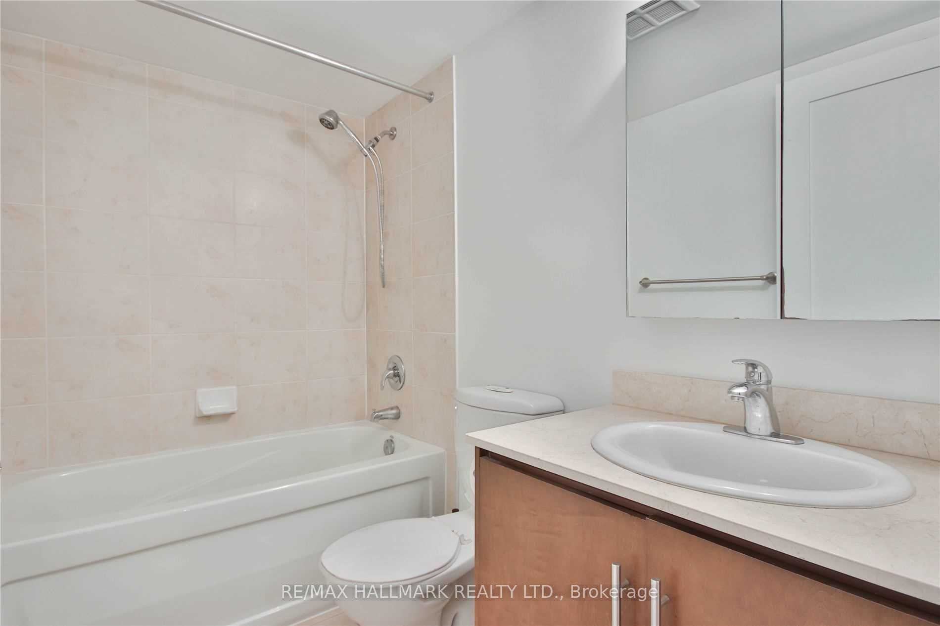 20 Blue Jays Way 1020