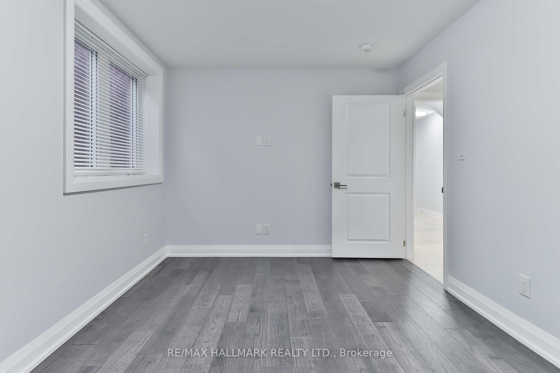 880 College Street Main