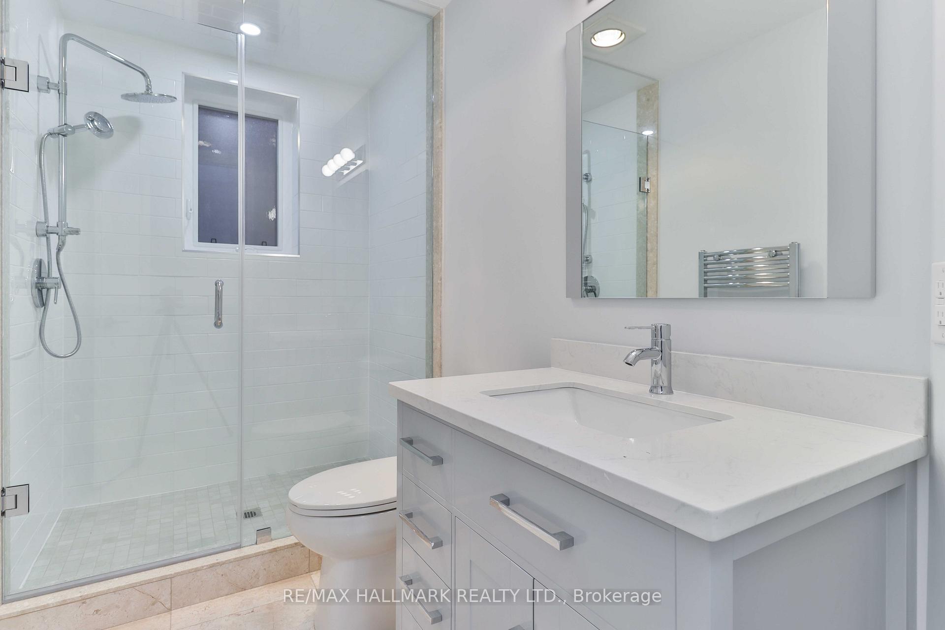 880 College Street Main