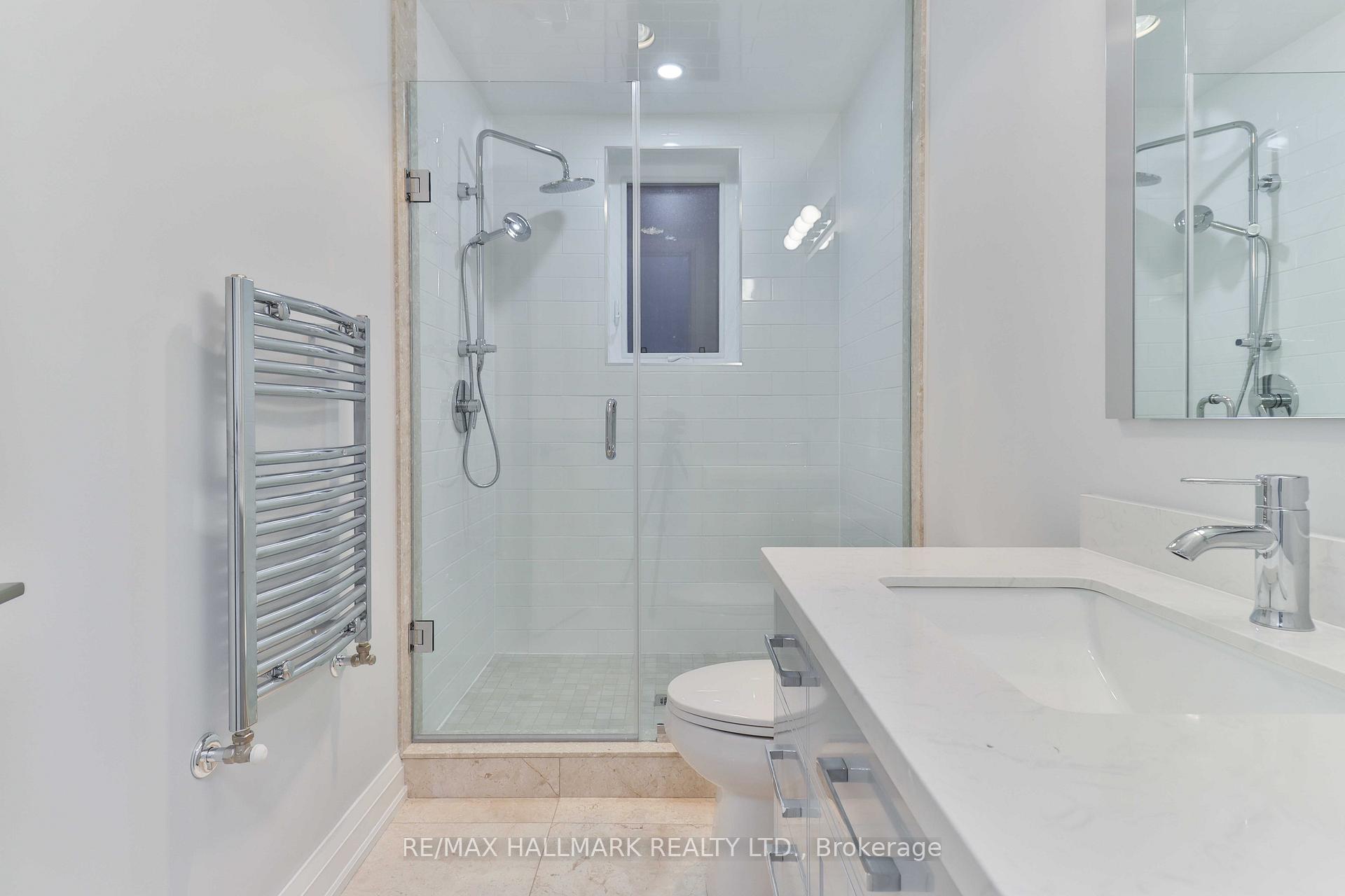 880 College Street Main