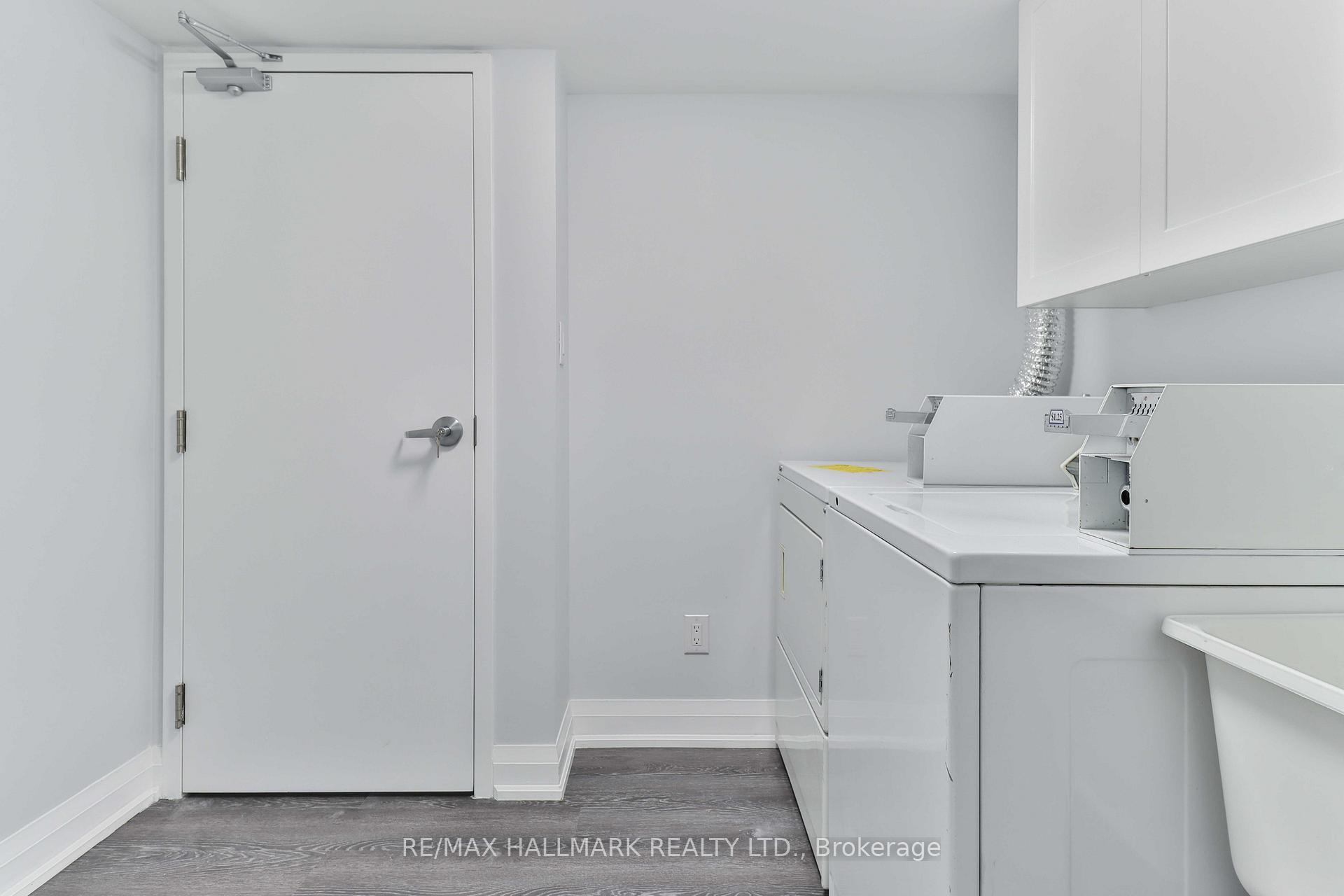 880 College Street Main