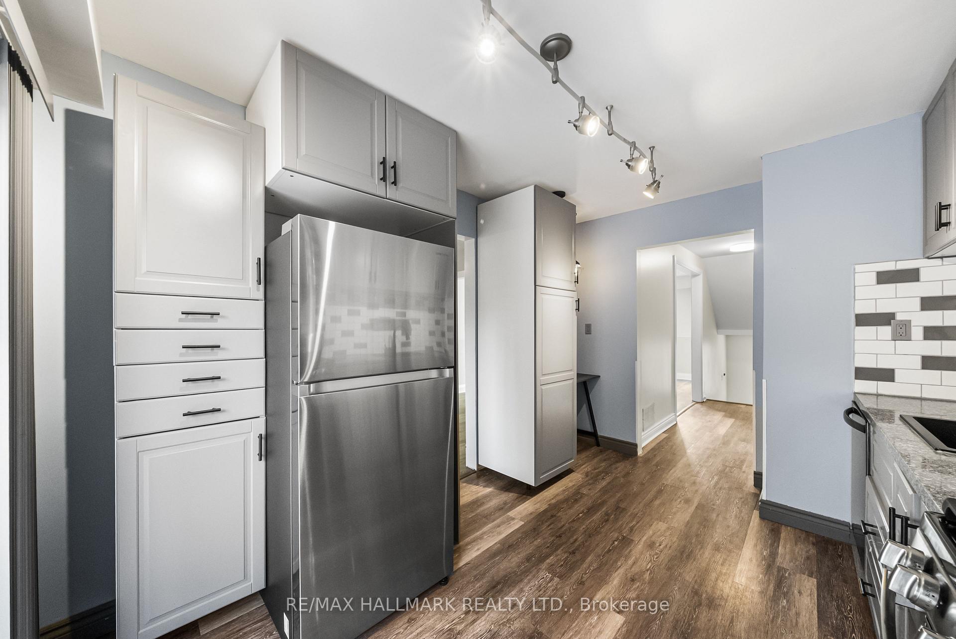 11 Tangle Briar Way, Toronto C15, ON M2J 2M5