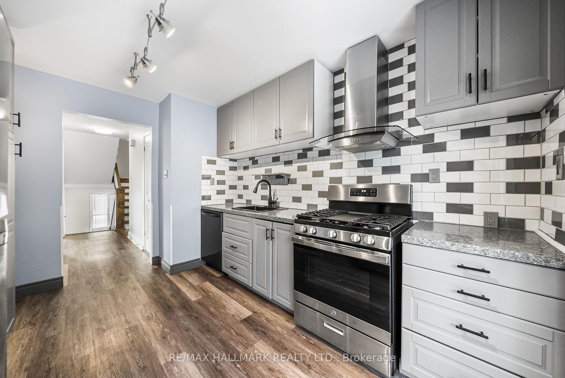 11 Tangle Briar Way, Toronto C15, ON M2J 2M5