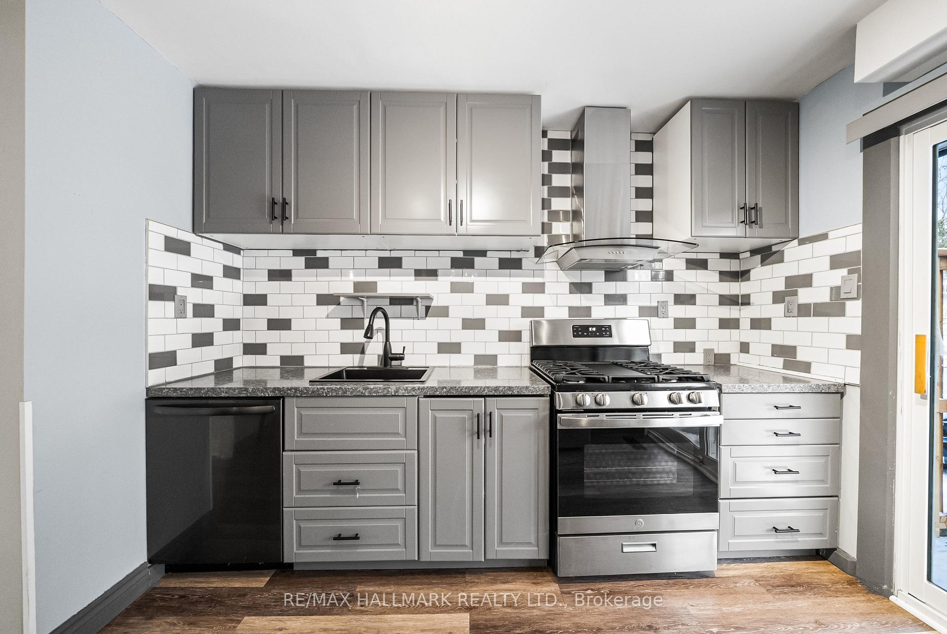 11 Tangle Briar Way, Toronto C15, ON M2J 2M5