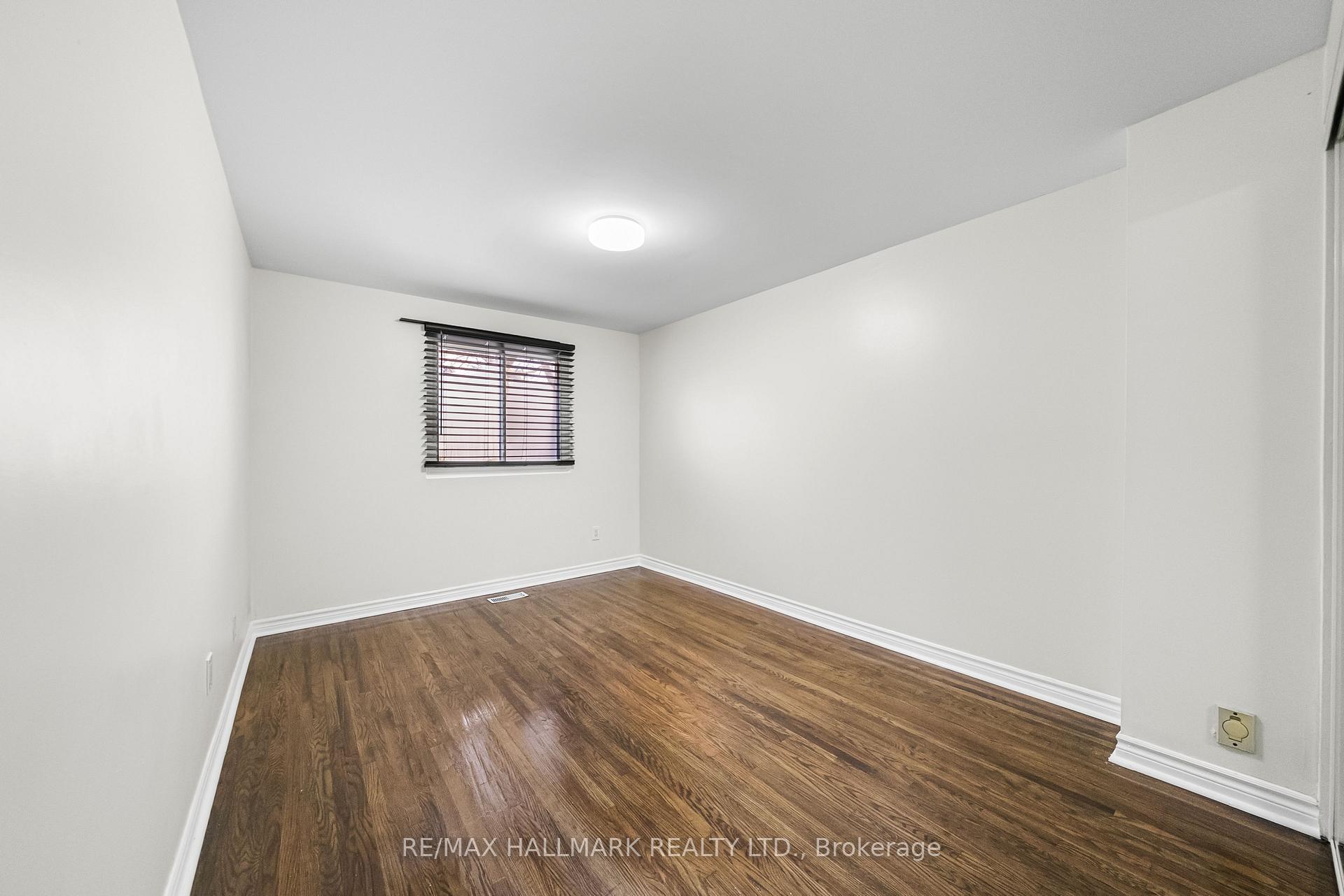 11 Tangle Briar Way, Toronto C15, ON M2J 2M5