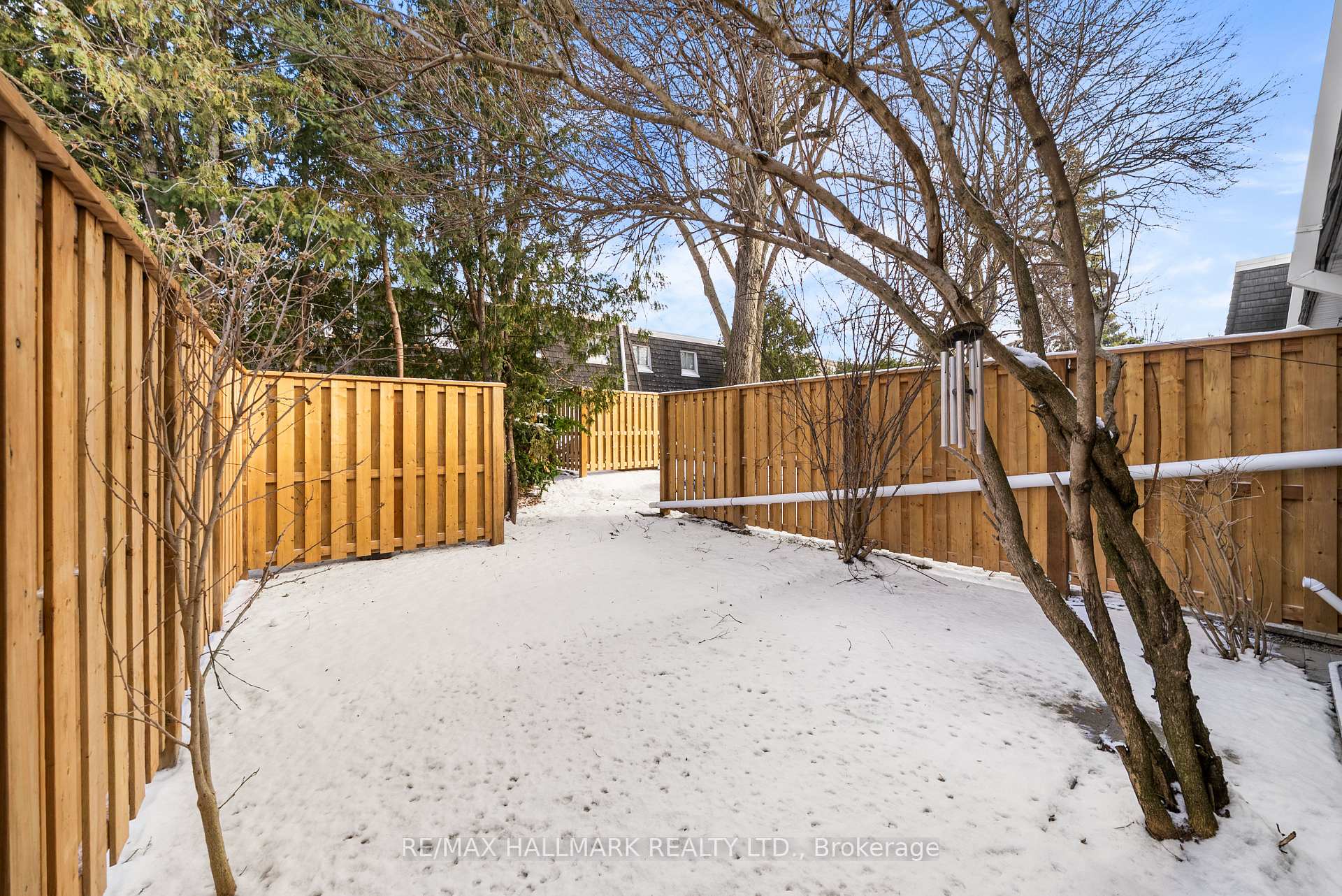 11 Tangle Briar Way, Toronto C15, ON M2J 2M5