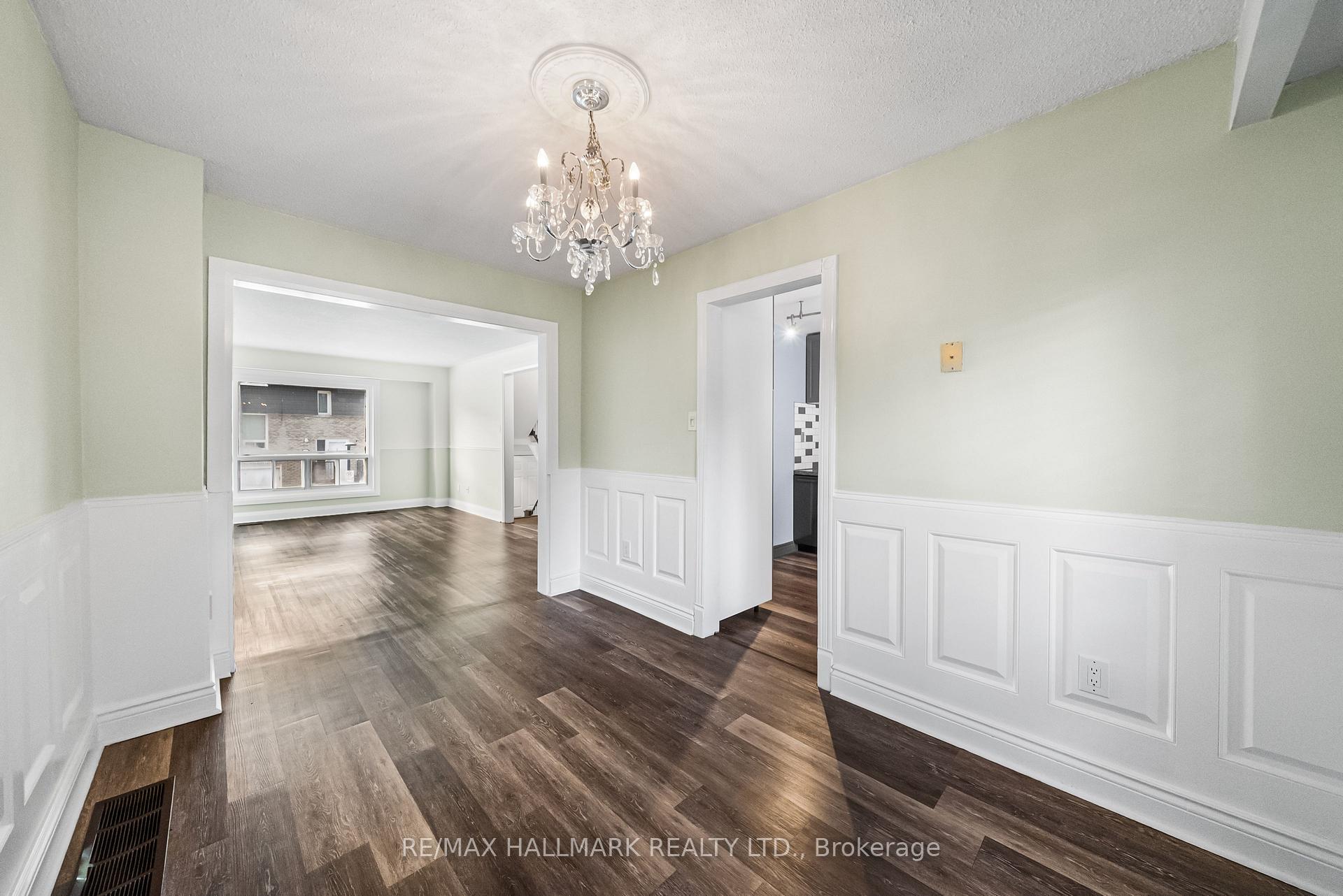 11 Tangle Briar Way, Toronto C15, ON M2J 2M5