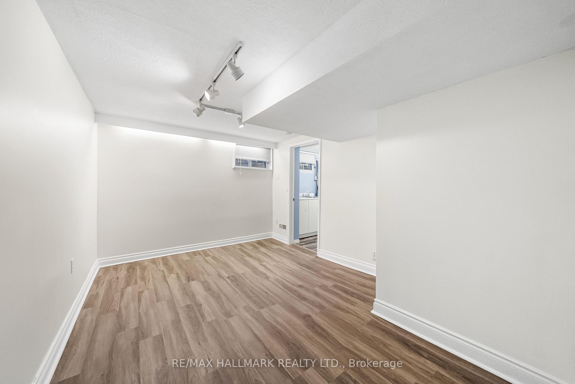 11 Tangle Briar Way, Toronto C15, ON M2J 2M5