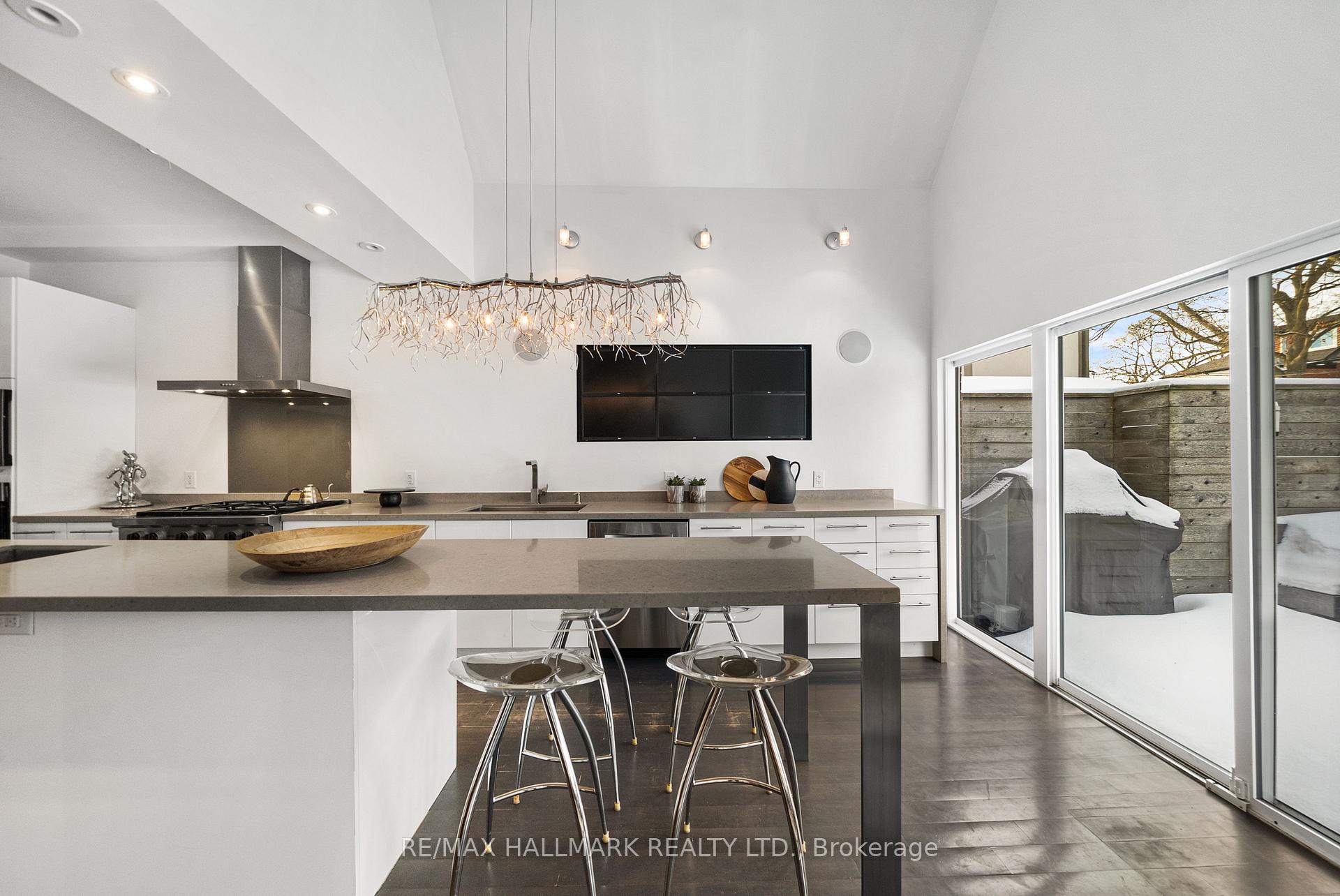 26 Lytton Boulevard