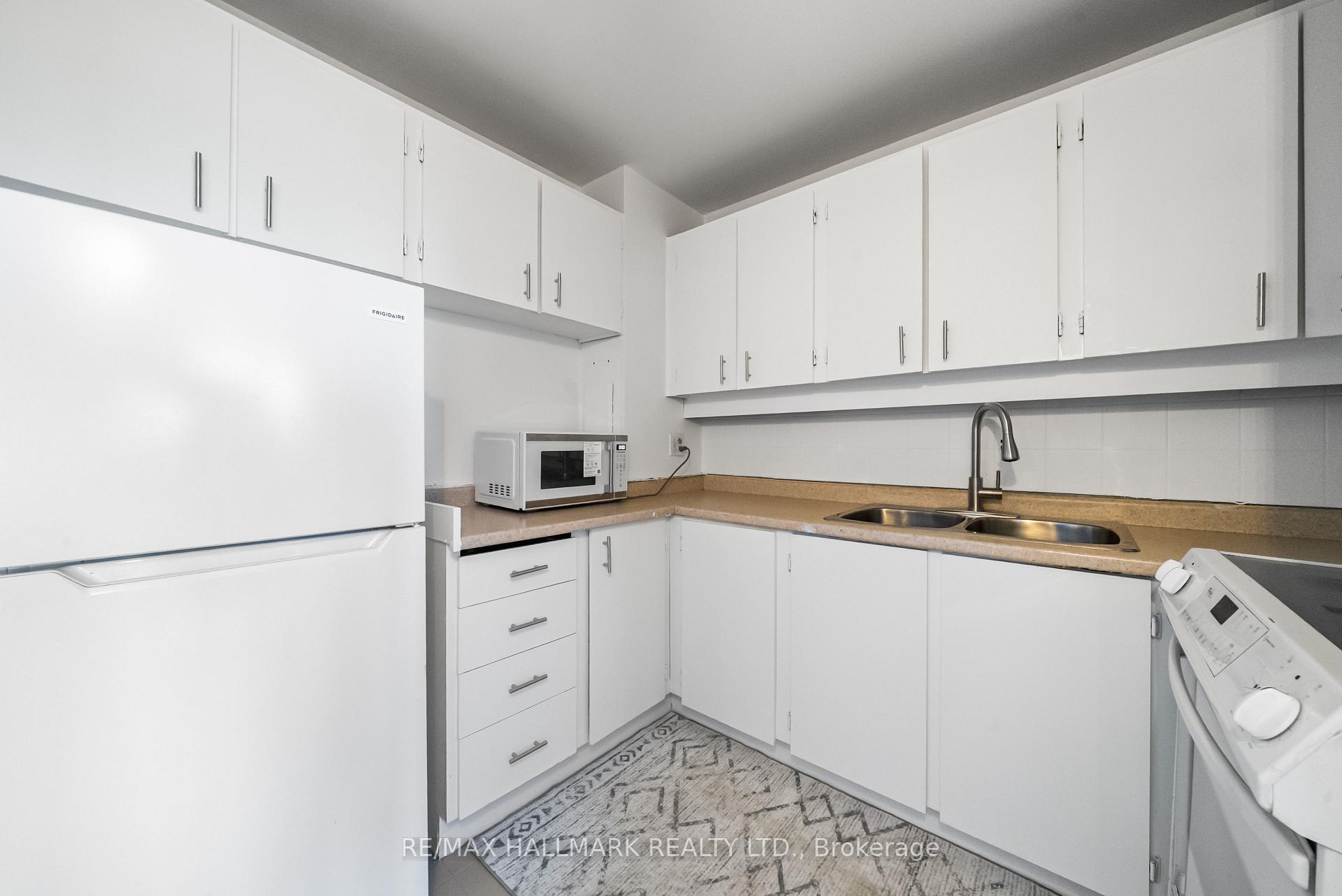 725 Don Mills Road 304, Toronto Unit: 304