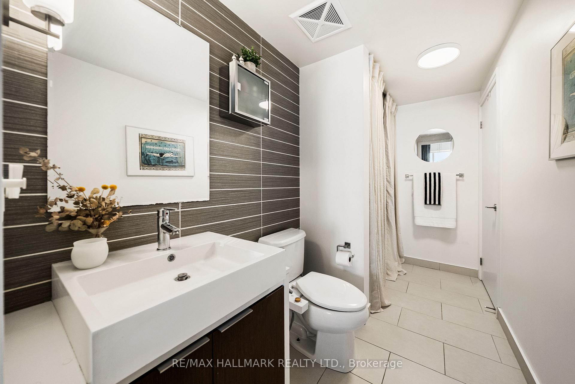 5 Hanna Avenue 617, Toronto Unit: 617