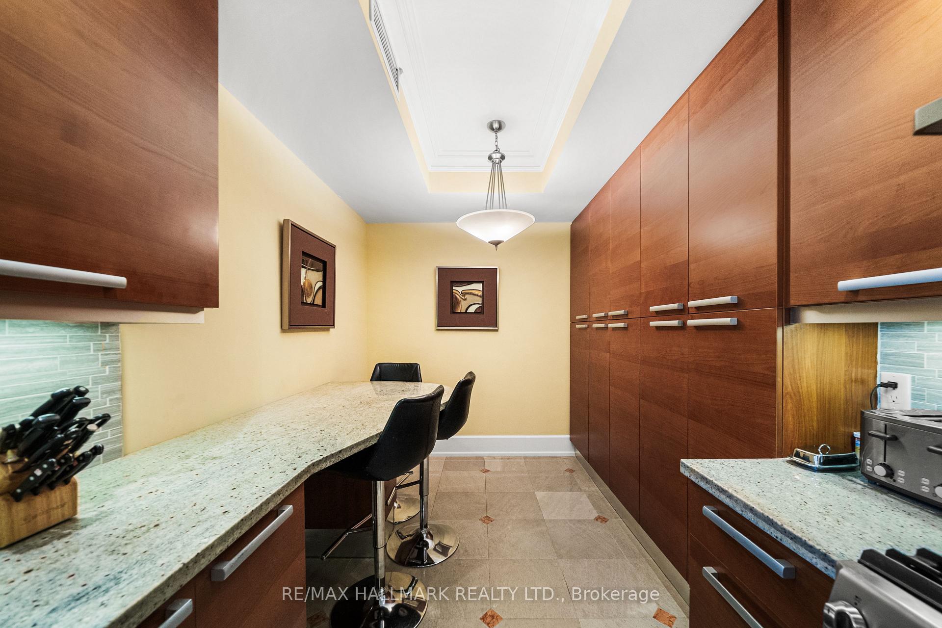 662 Sheppard Avenue E 807C, Toronto Unit: 807C