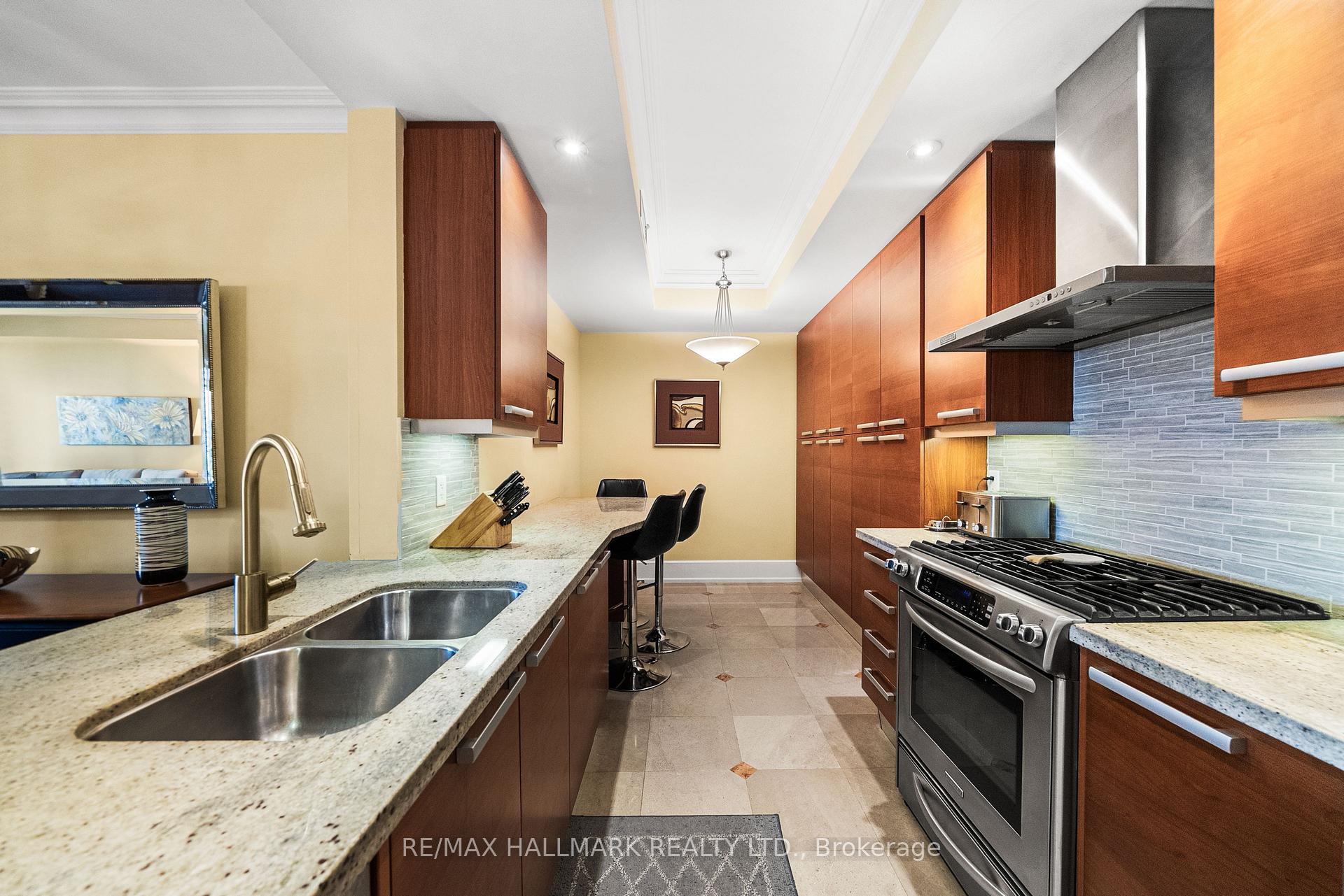 662 Sheppard Avenue E 807C, Toronto Unit: 807C