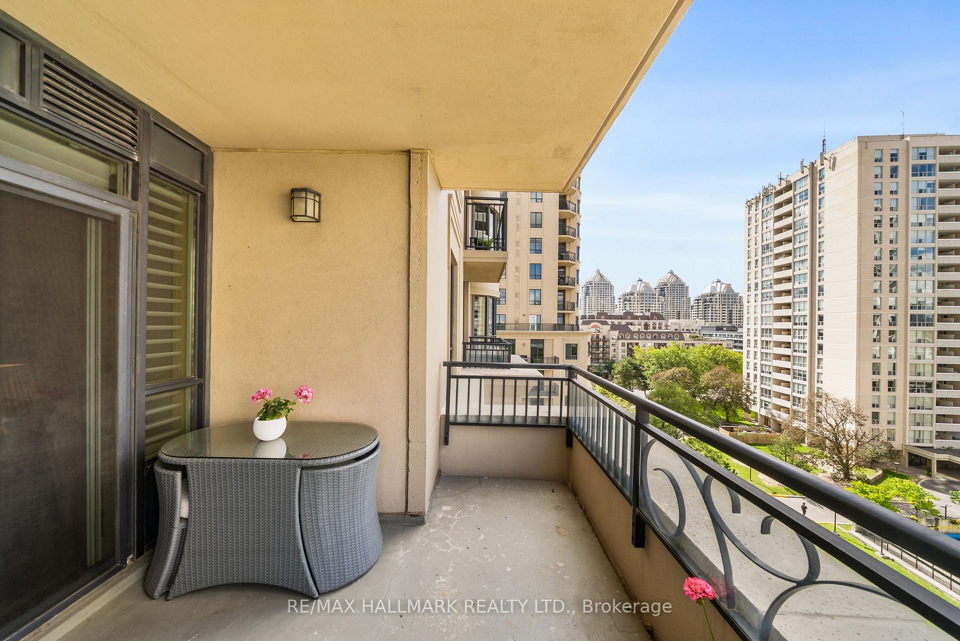 662 Sheppard Avenue E 807C, Toronto Unit: 807C
