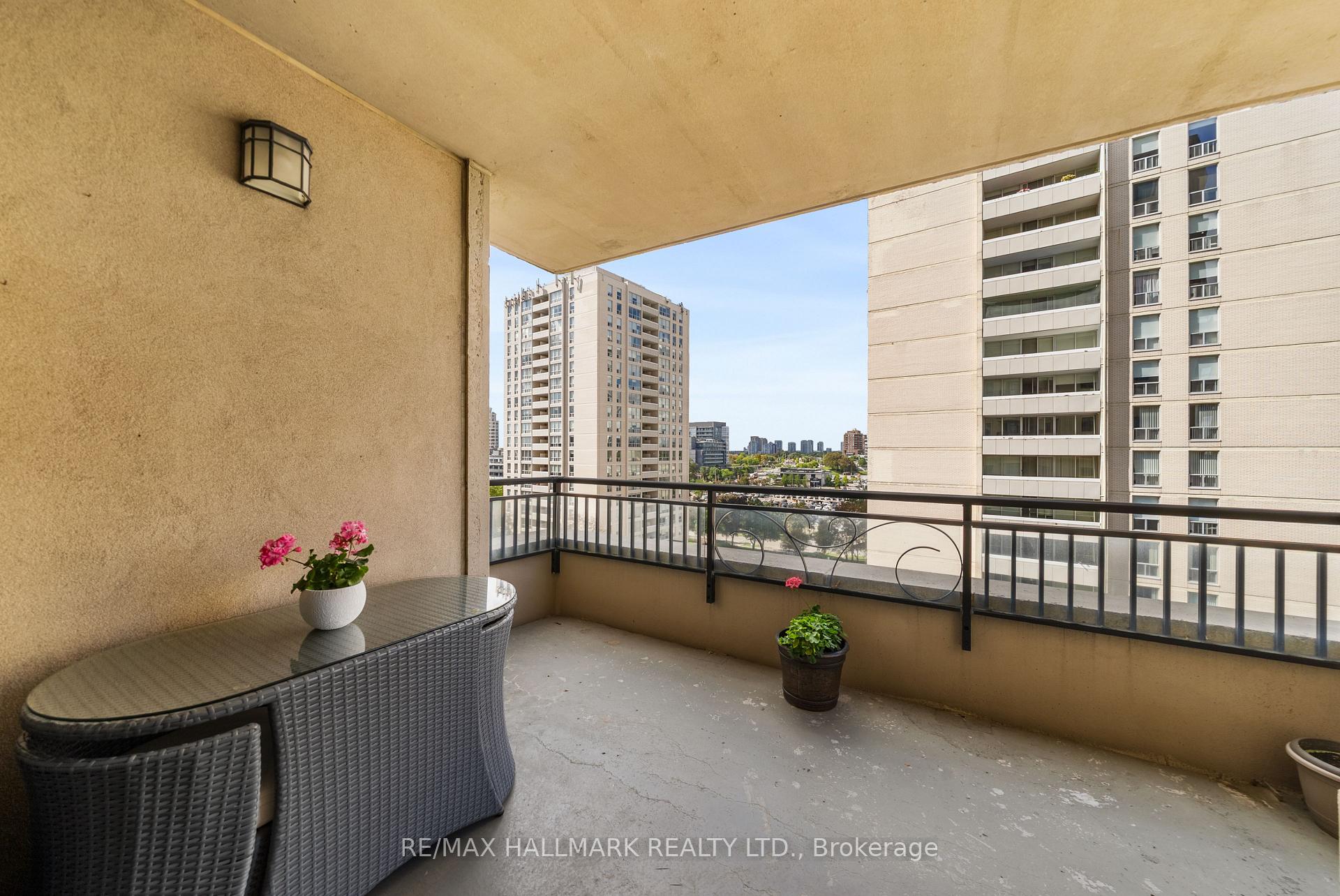 662 Sheppard Avenue E 807C, Toronto Unit: 807C