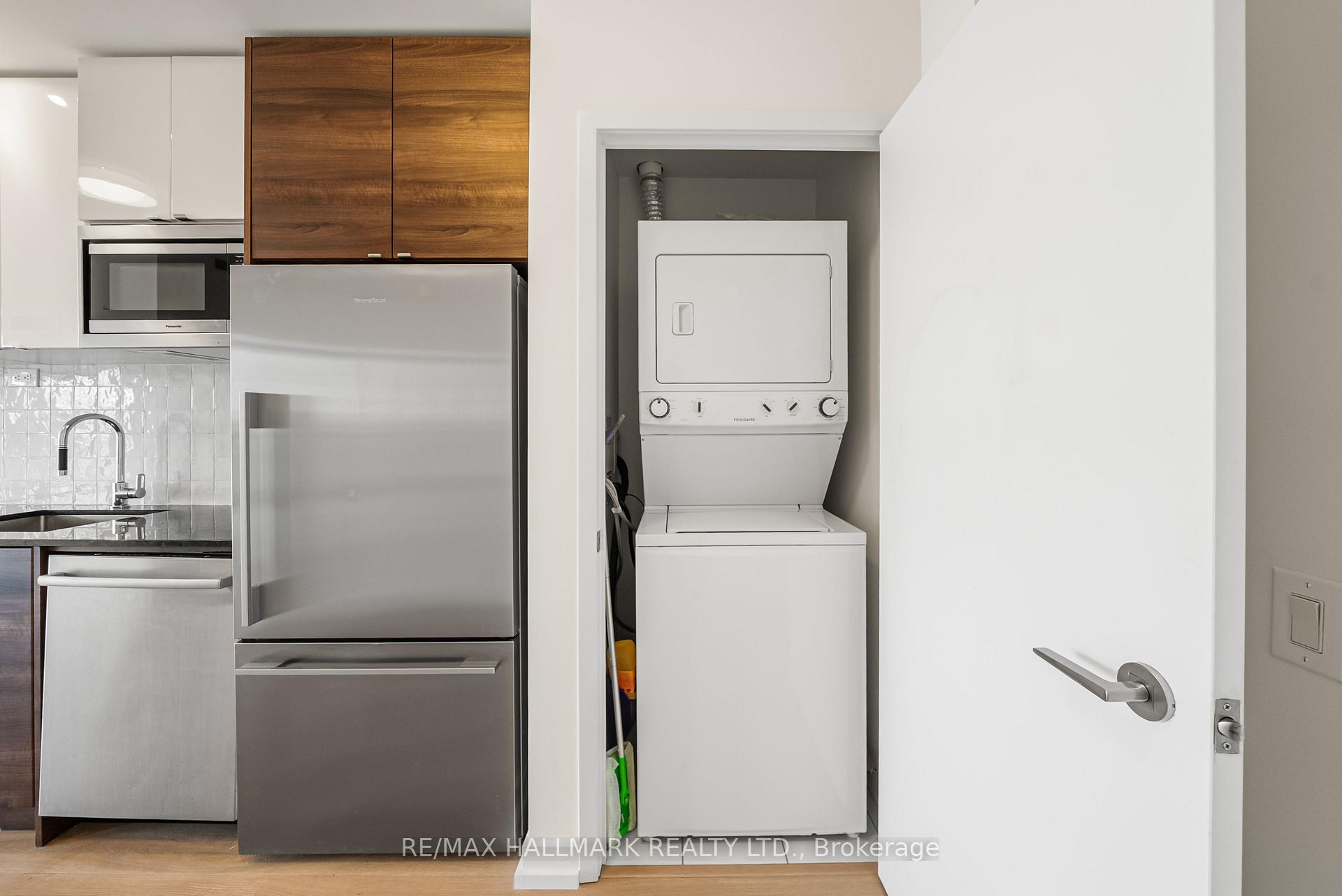 121 McMahon Drive 3102, Toronto Unit: 3102