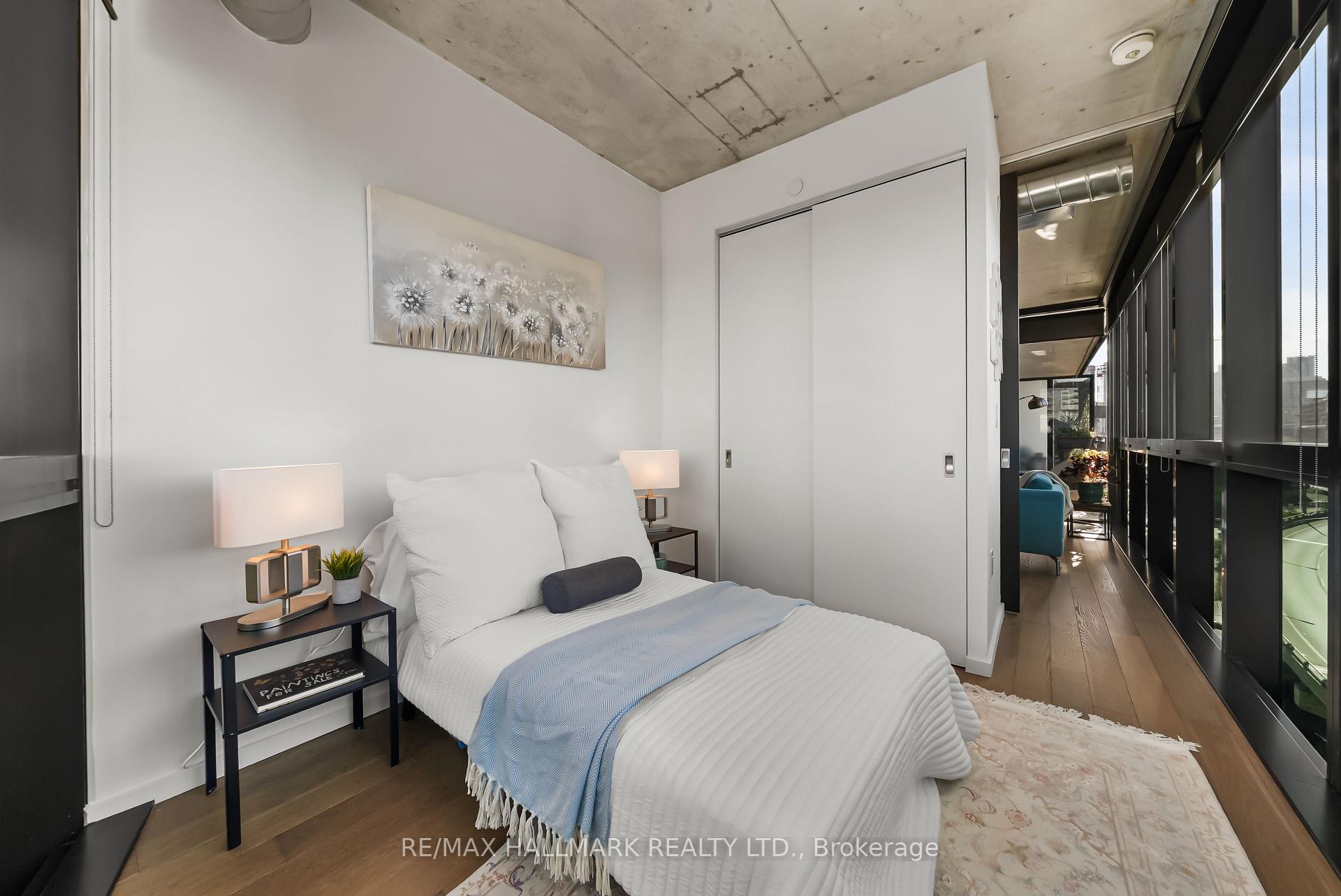 21 Lawren Harris Square 709, Toronto Unit: 709