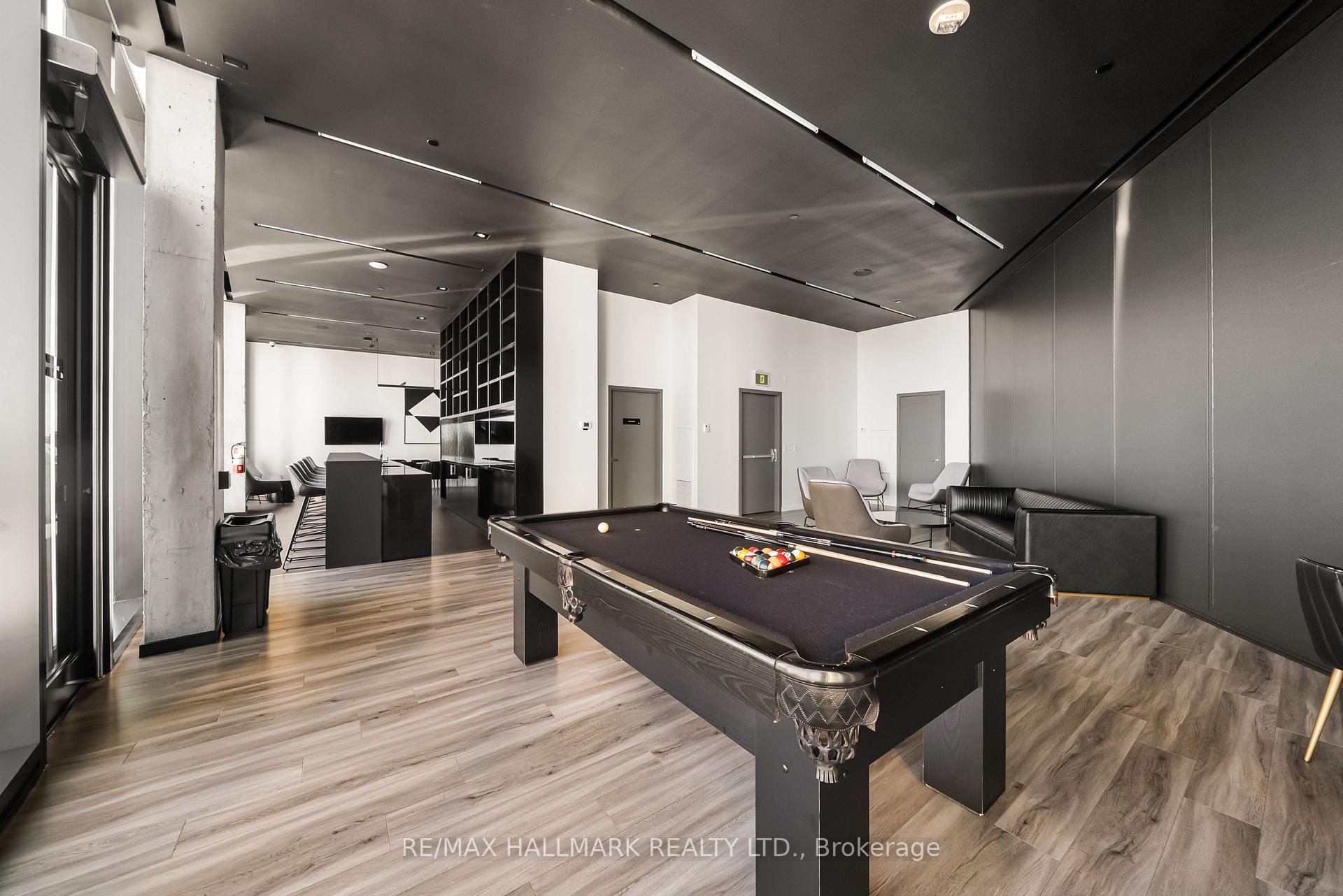 21 Lawren Harris Square 709, Toronto Unit: 709
