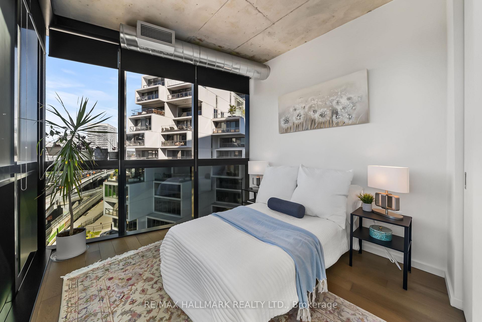 21 Lawren Harris Square 709, Toronto Unit: 709