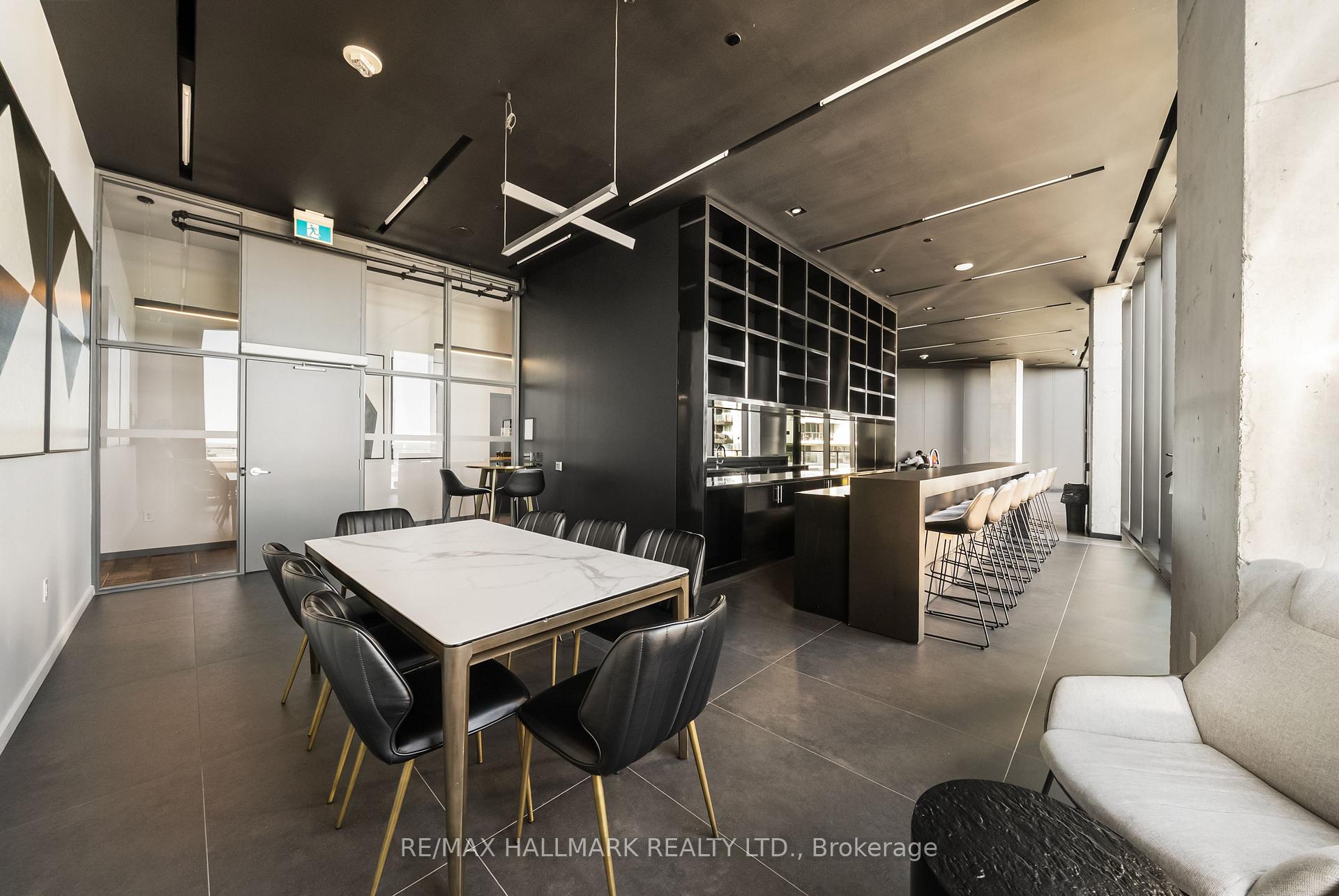 21 Lawren Harris Square 709, Toronto Unit: 709
