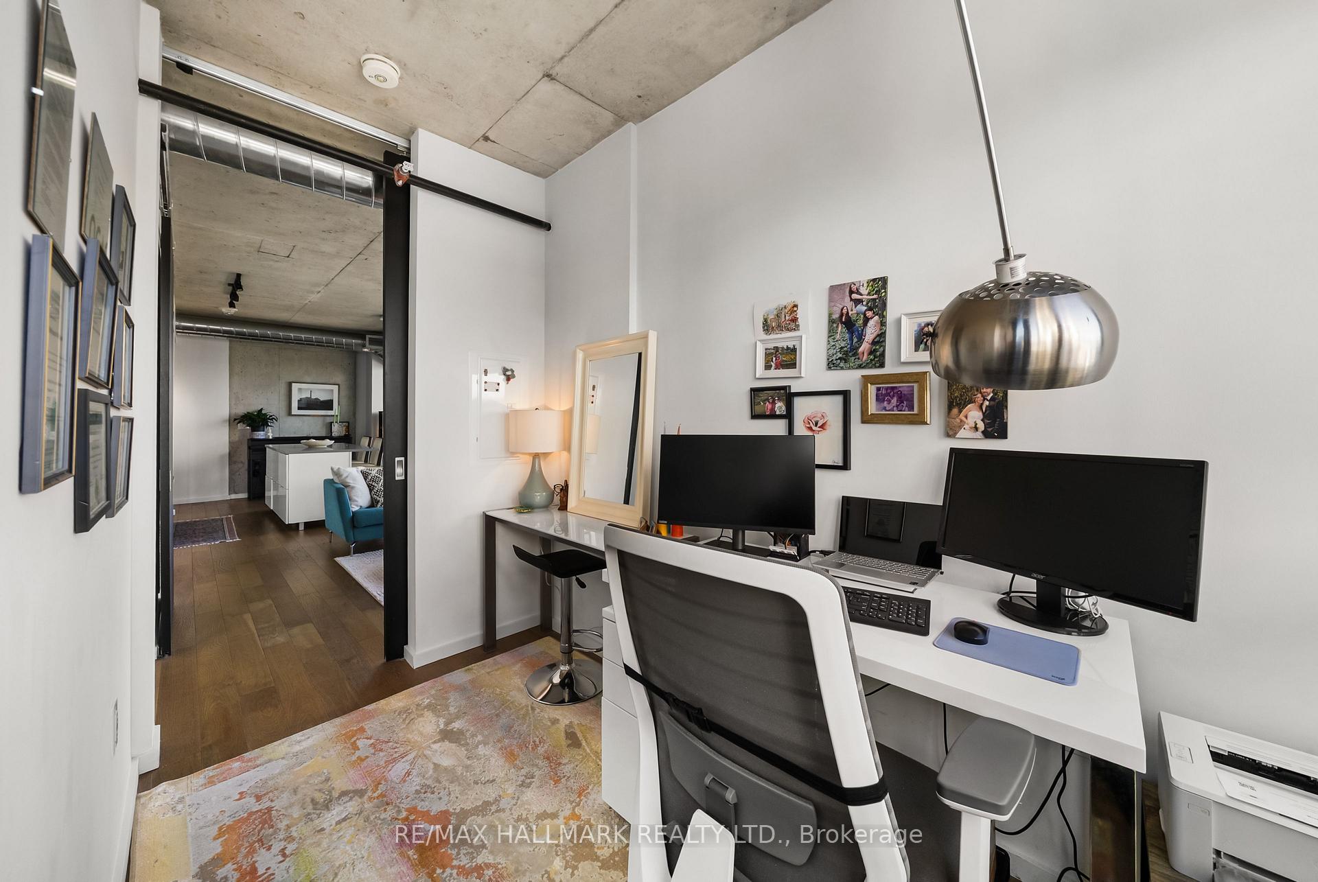 21 Lawren Harris Square 709, Toronto Unit: 709