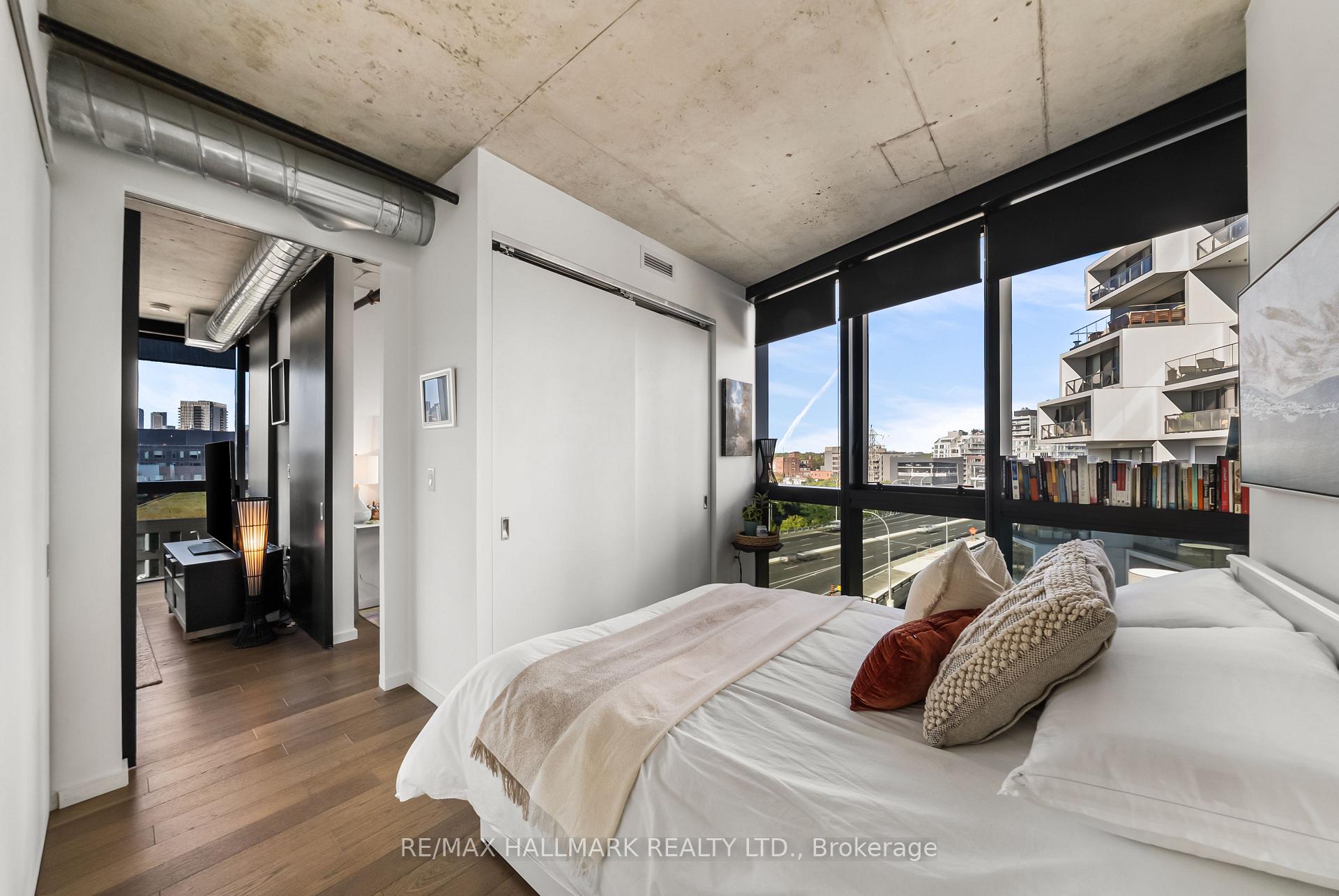 21 Lawren Harris Square 709, Toronto Unit: 709