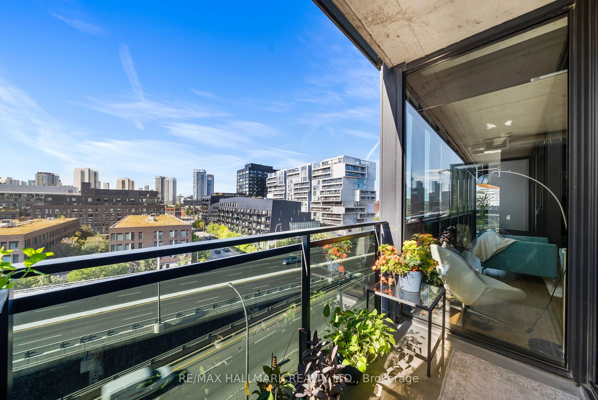 21 Lawren Harris Square 709, Toronto Unit: 709
