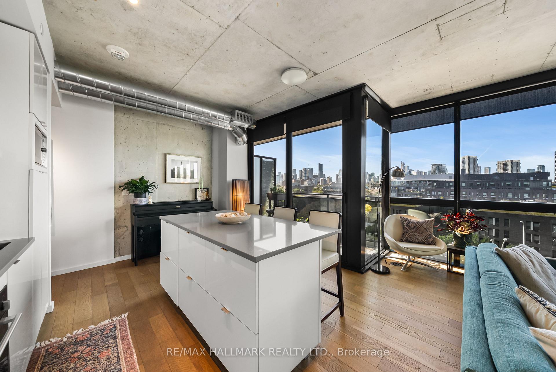 21 Lawren Harris Square 709, Toronto Unit: 709