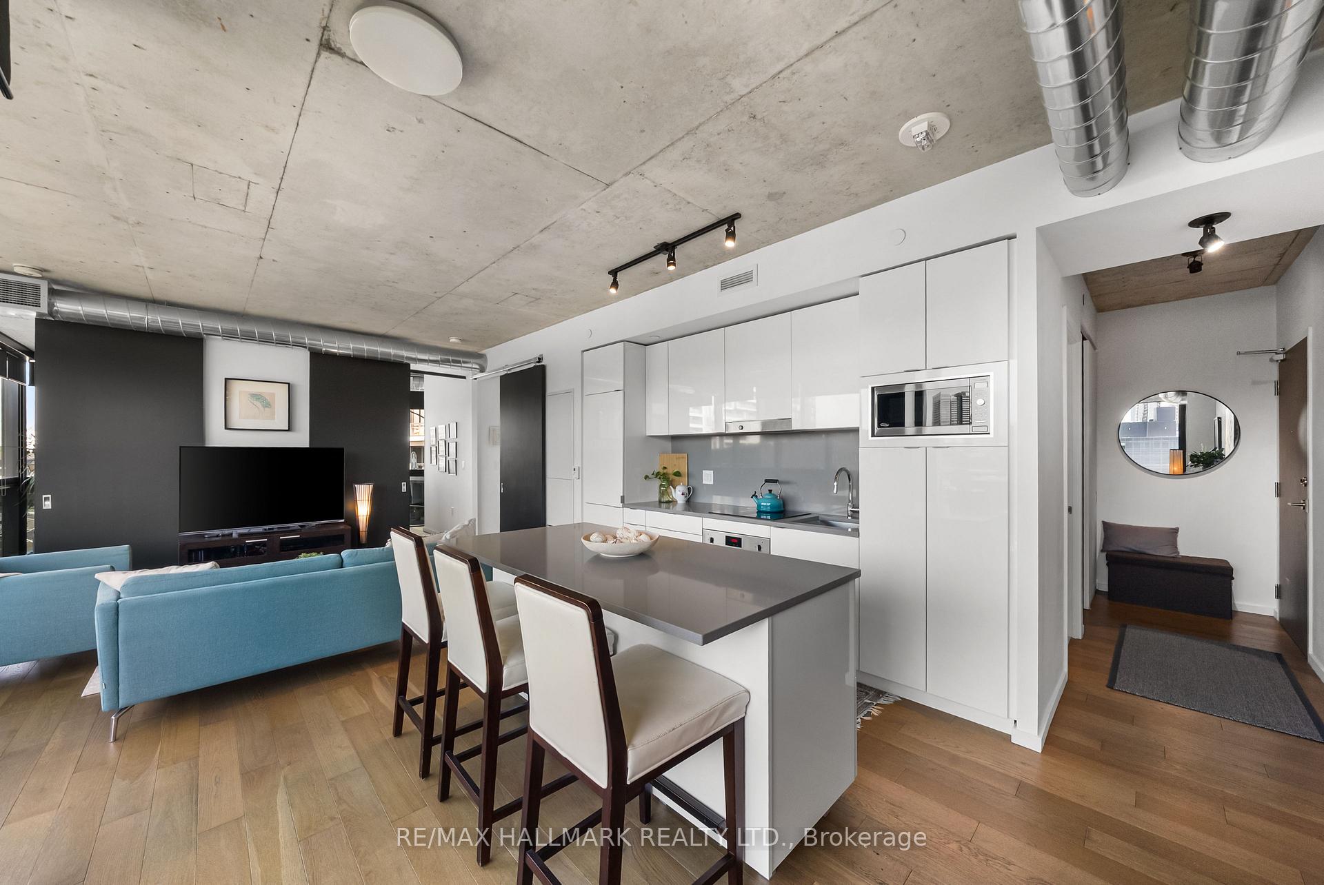 21 Lawren Harris Square 709, Toronto Unit: 709