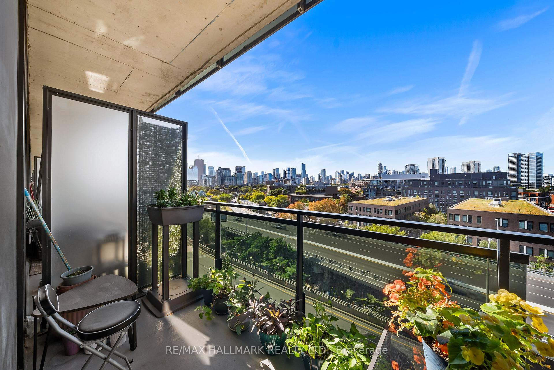 21 Lawren Harris Square 709, Toronto Unit: 709