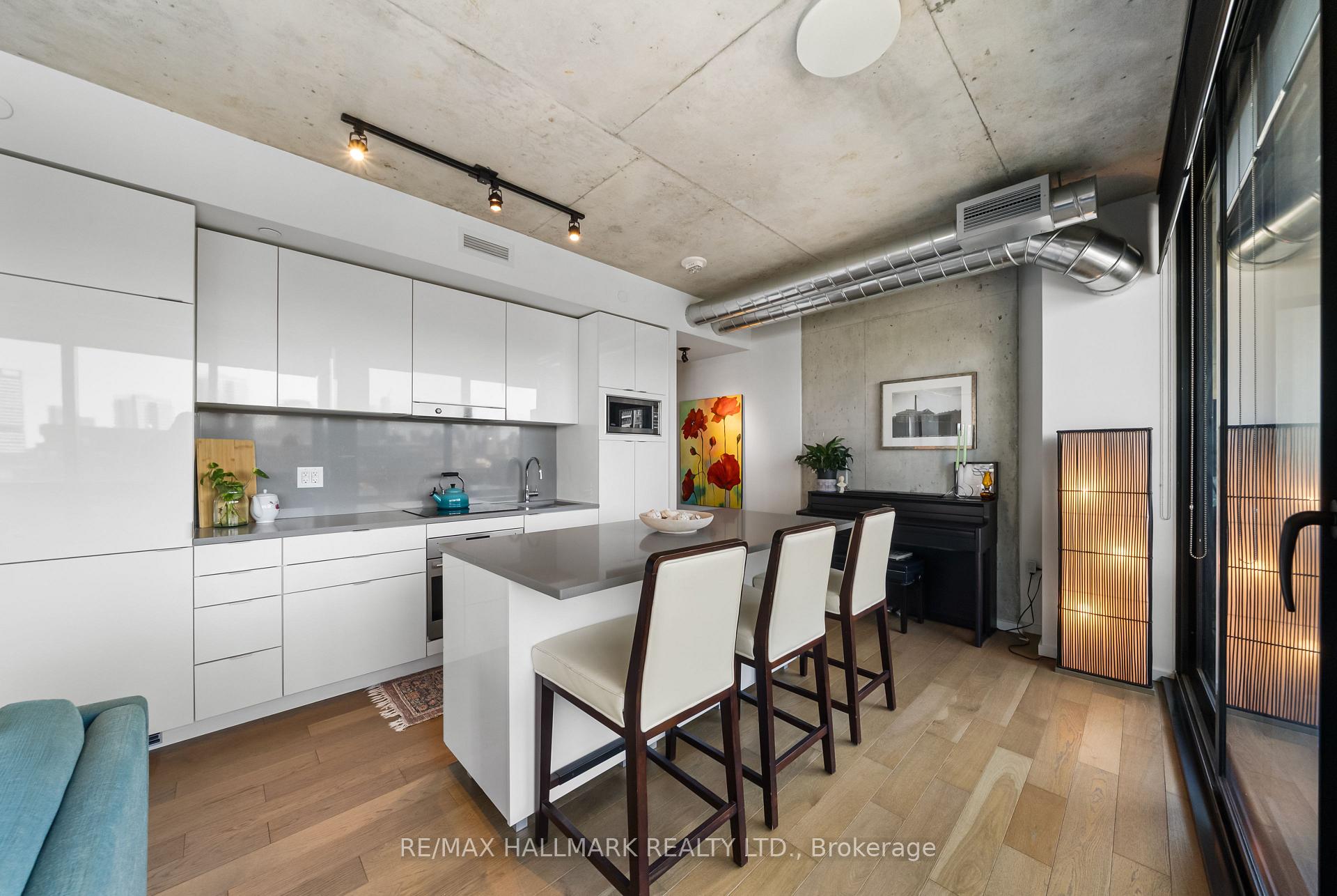 21 Lawren Harris Square 709, Toronto Unit: 709