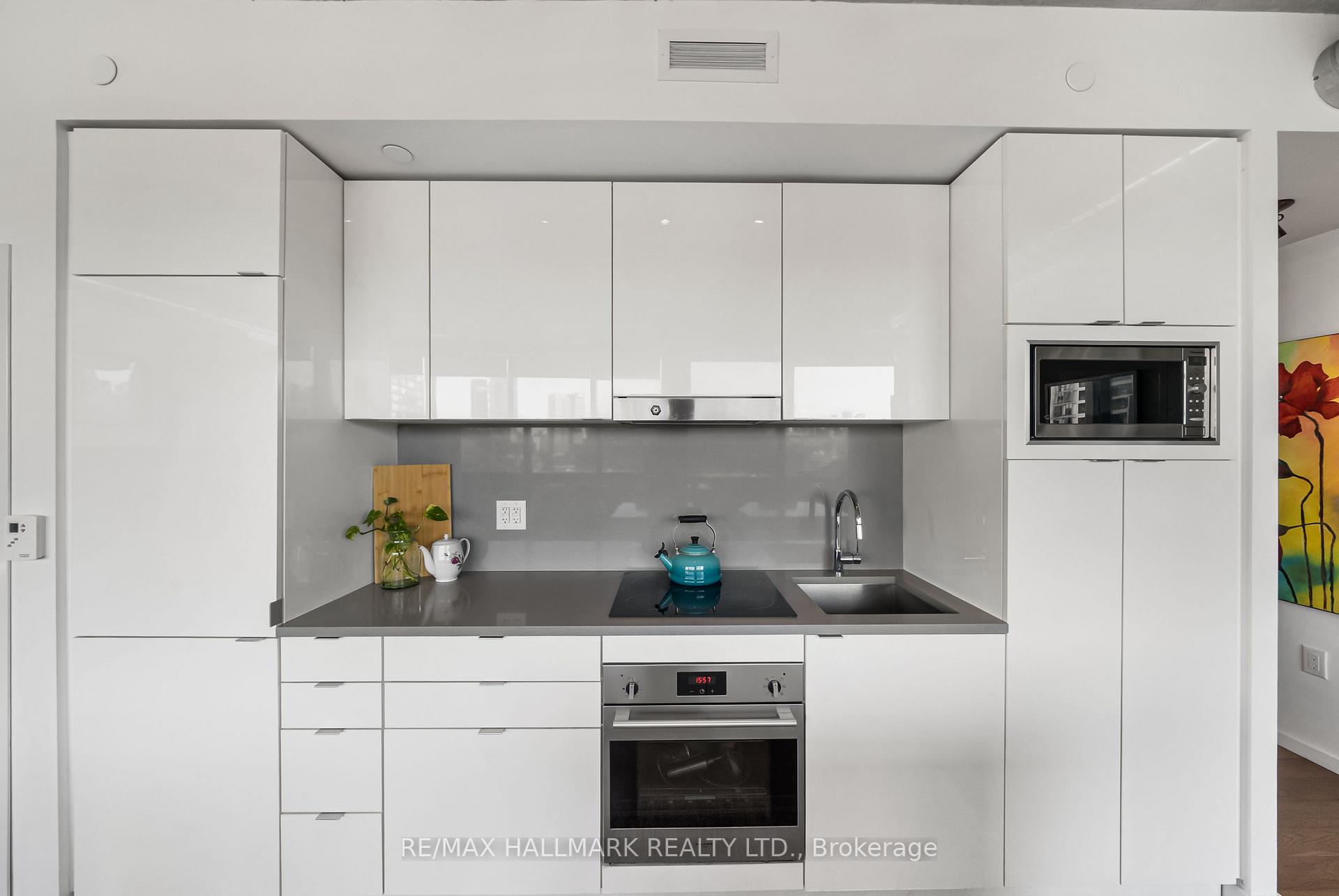 21 Lawren Harris Square 709, Toronto Unit: 709