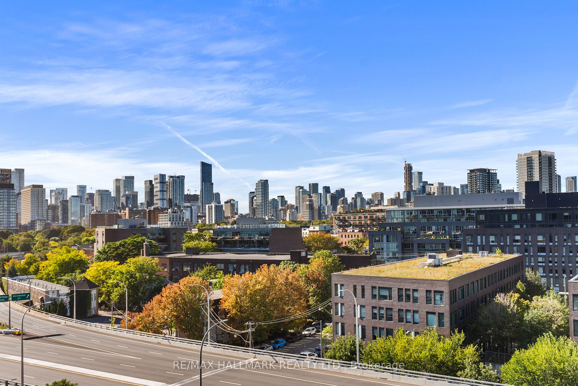 21 Lawren Harris Square 709, Toronto Unit: 709