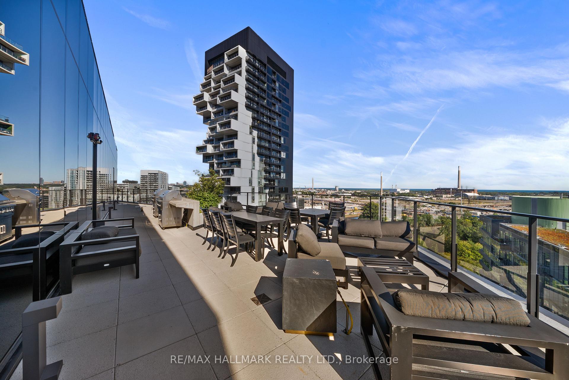 21 Lawren Harris Square 709, Toronto Unit: 709