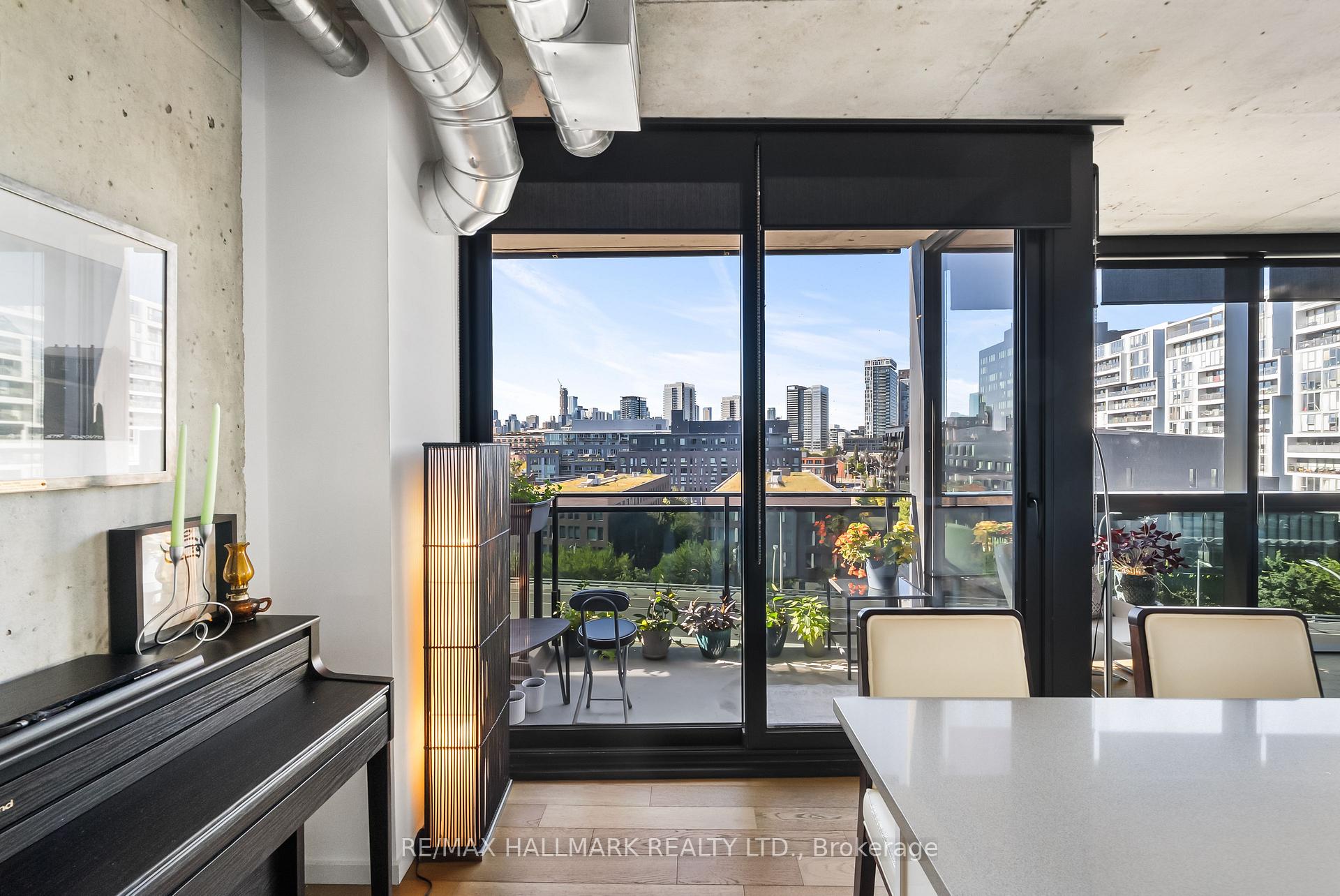 21 Lawren Harris Square 709, Toronto Unit: 709