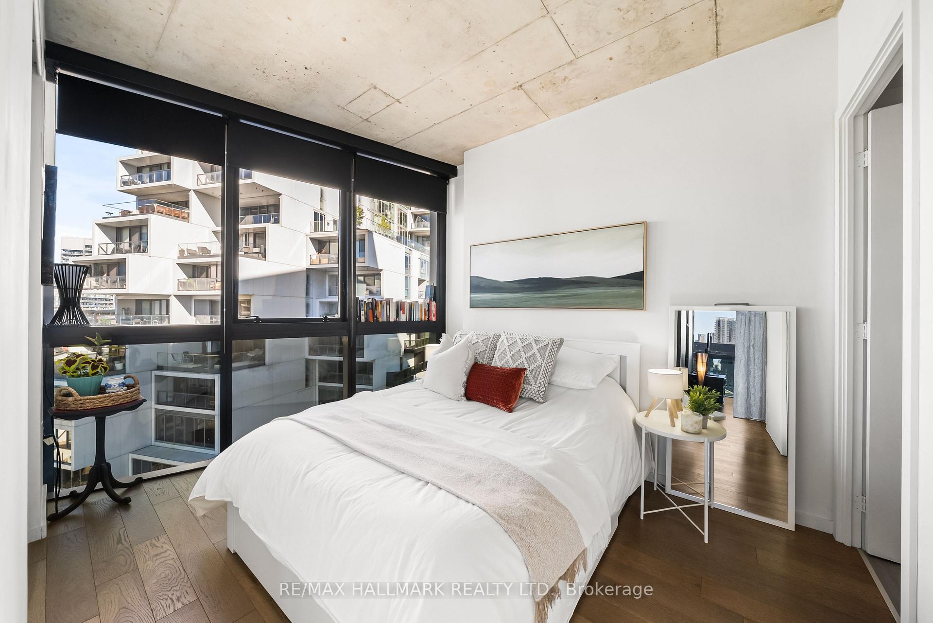 21 Lawren Harris Square 709, Toronto Unit: 709