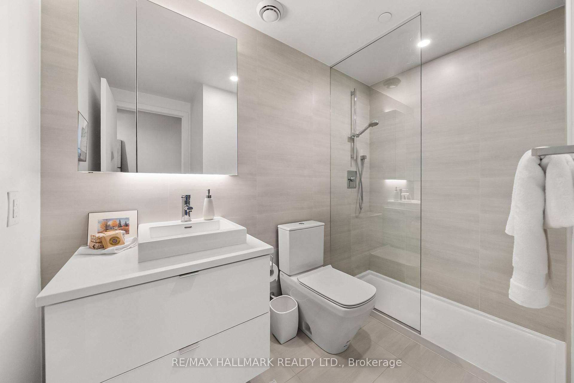 21 Lawren Harris Square 709, Toronto Unit: 709