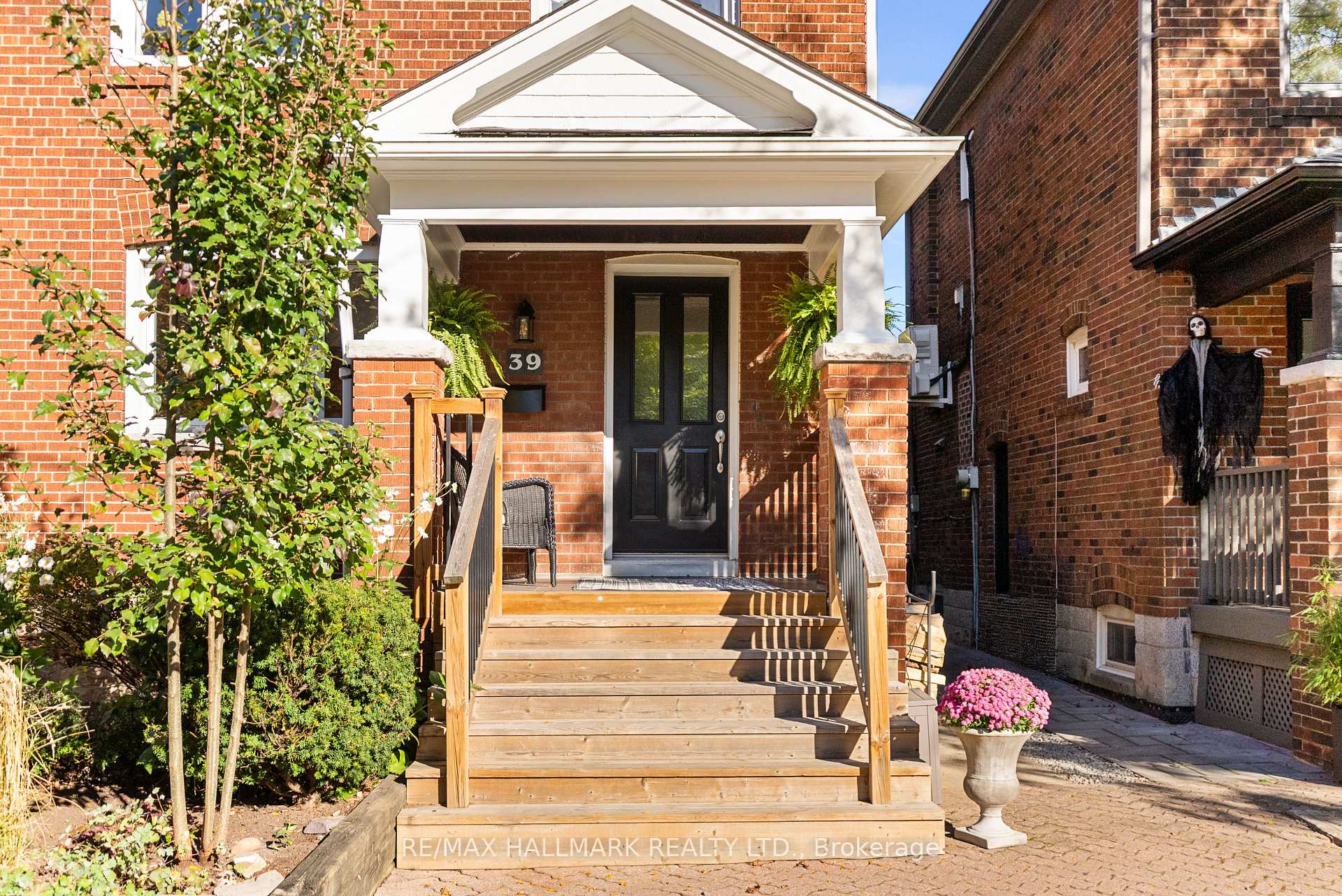 39 Thurston Road, Toronto