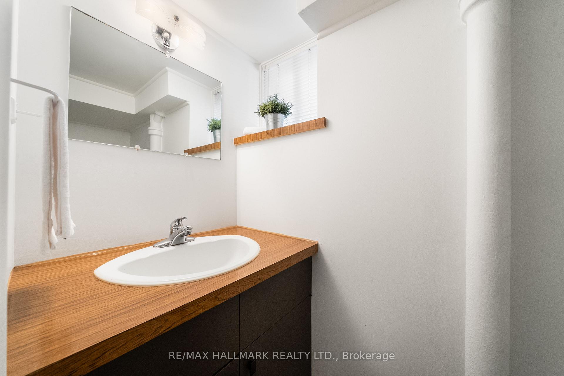 7 Queensgrove Road