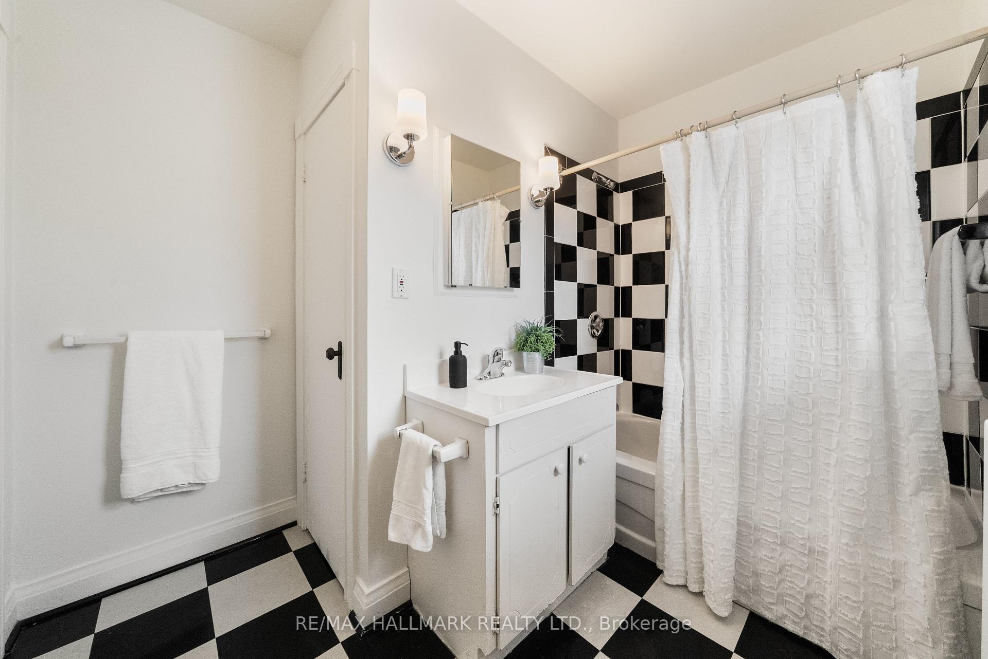 7 Queensgrove Road