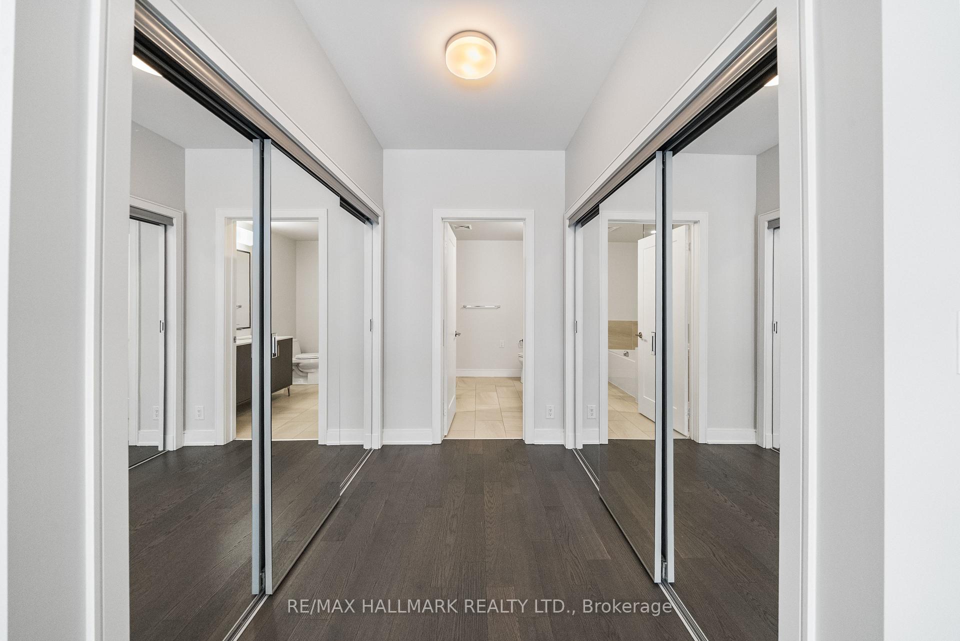 1575 Lakeshore Road W 111