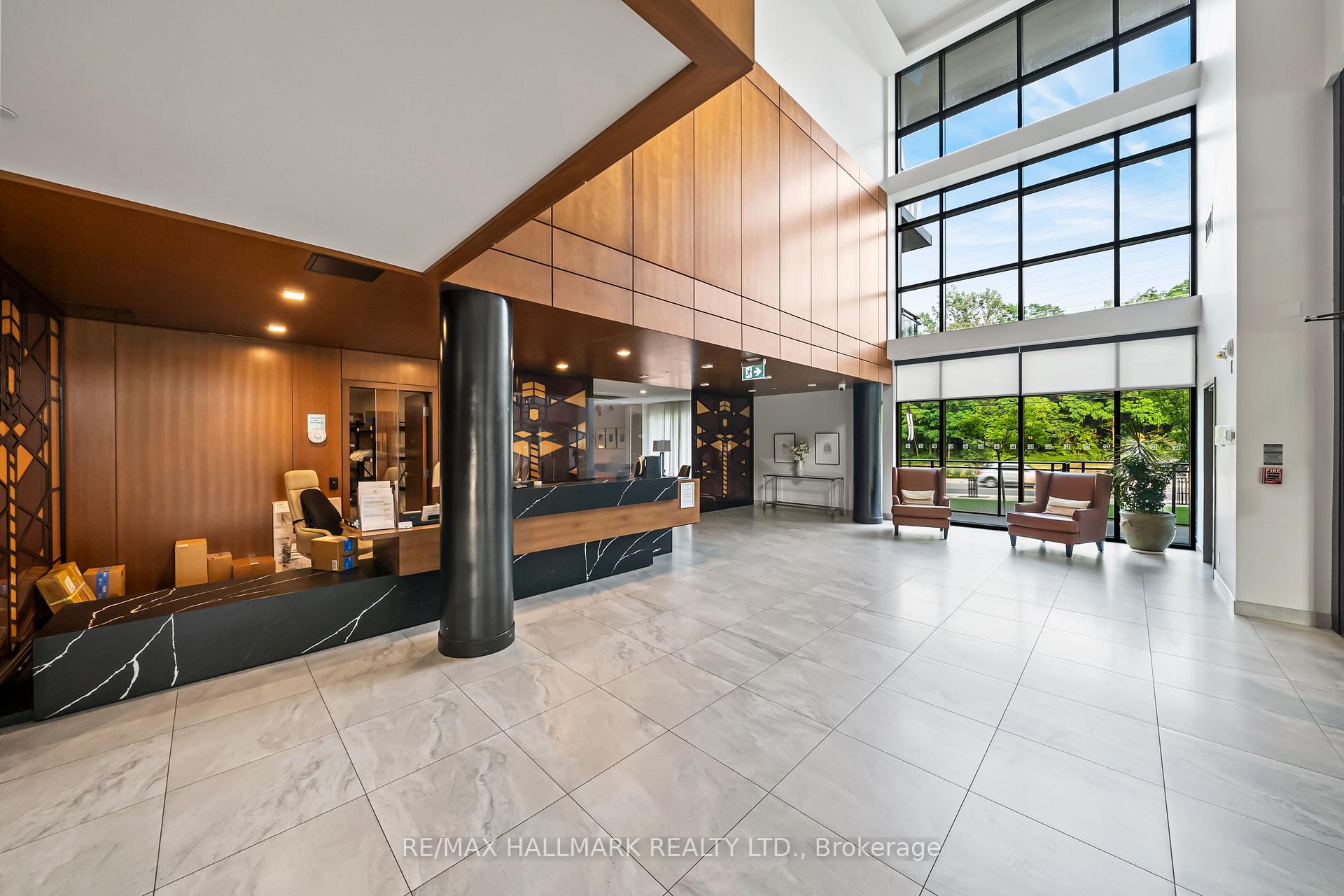 1575 Lakeshore Road W 111