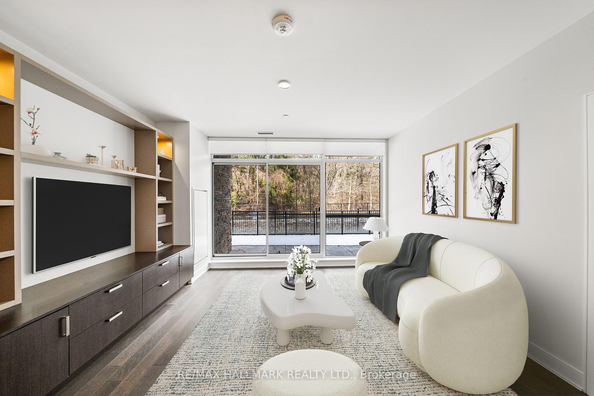 1575 Lakeshore Road W 111