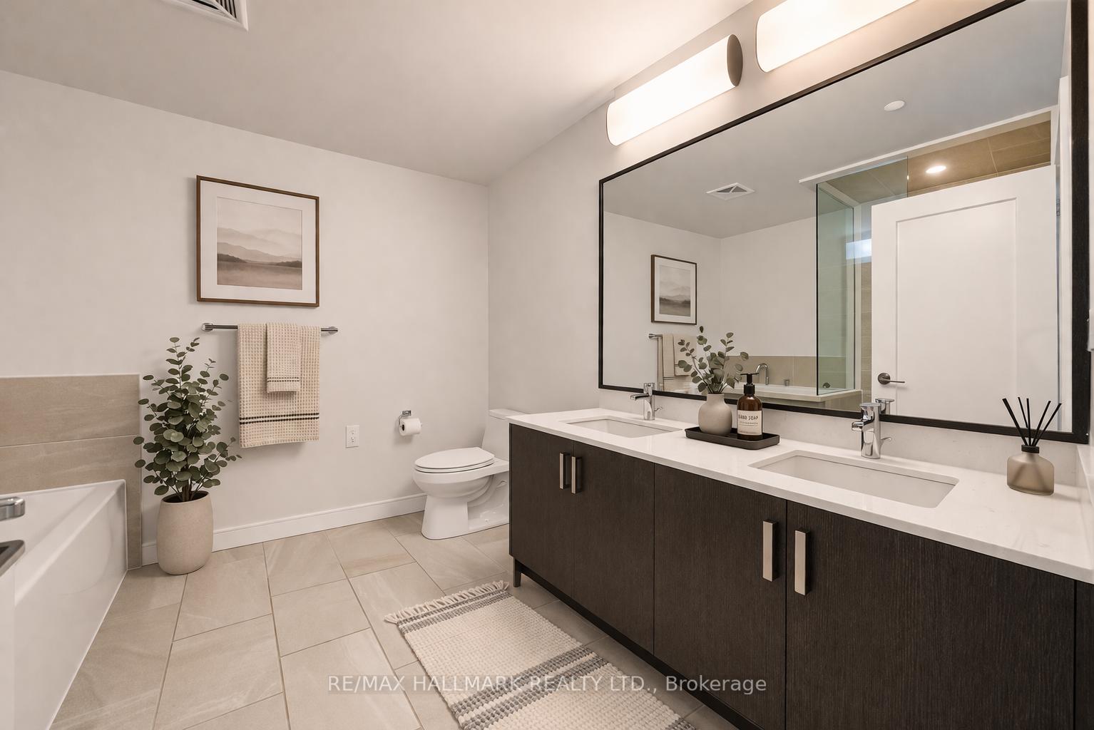 1575 Lakeshore Road W 111